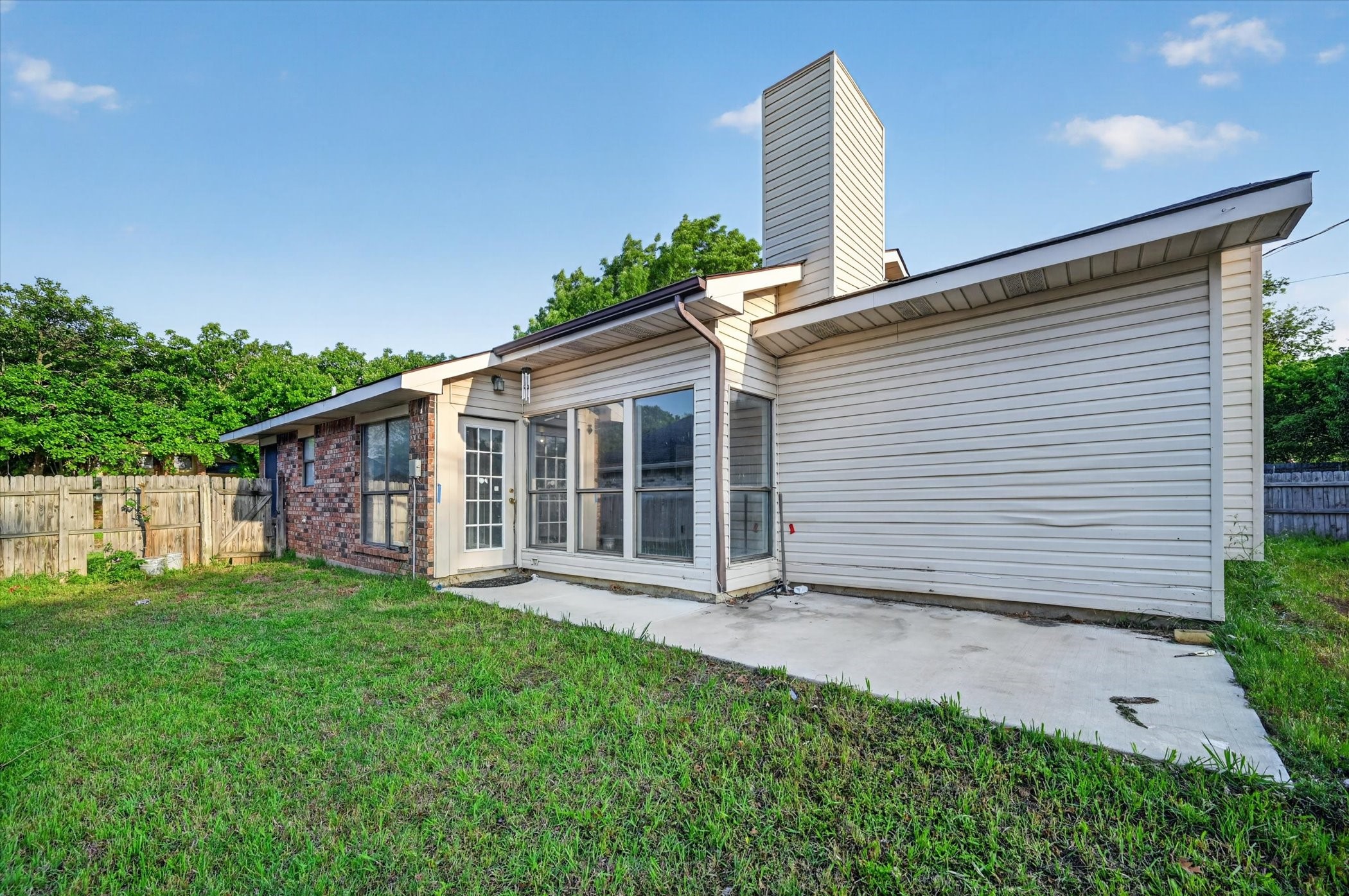 6217 Fairlane Drive Arlington TX 76001