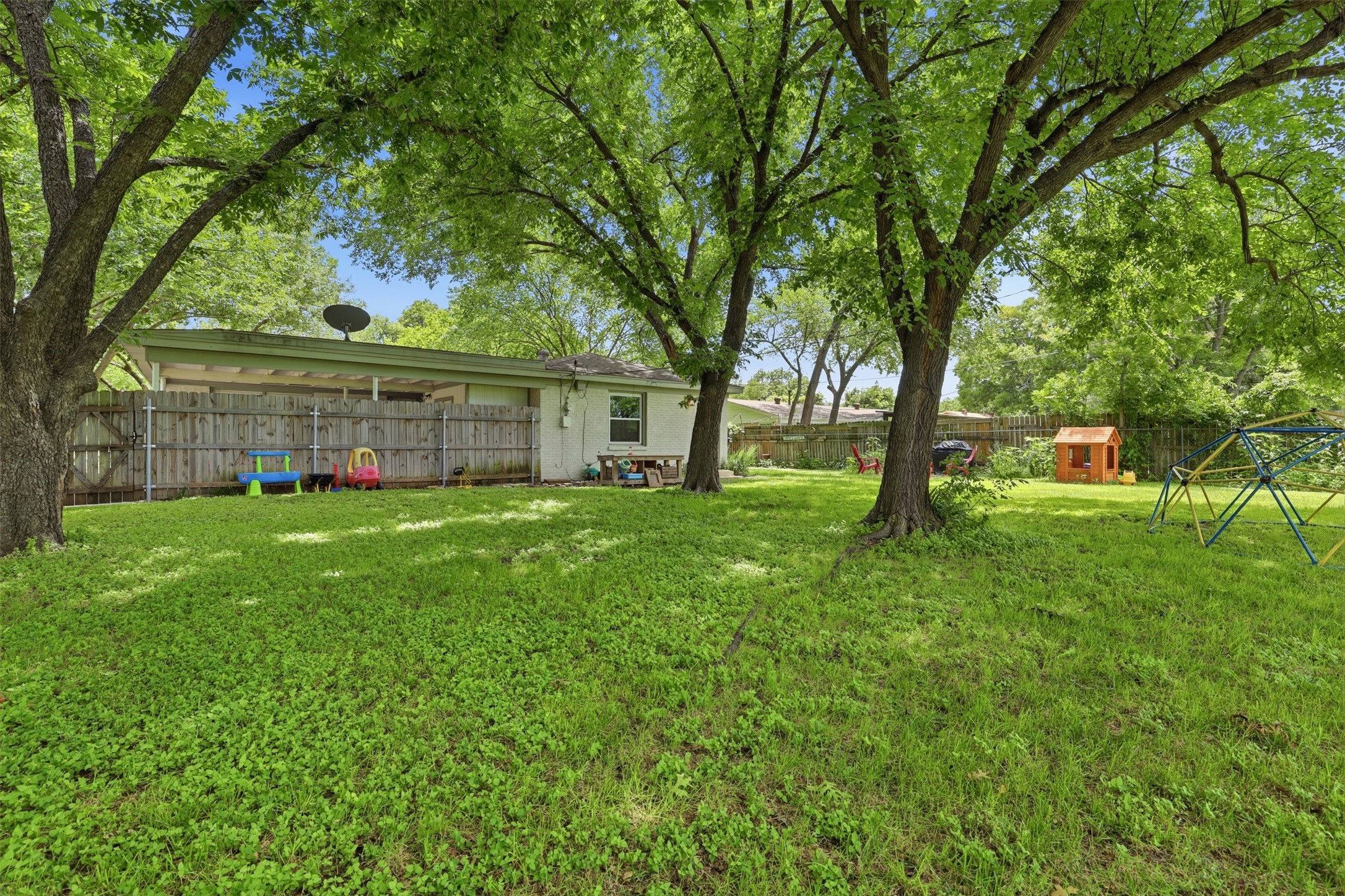 5500 Dennis Avenue Fort Worth TX 76114
