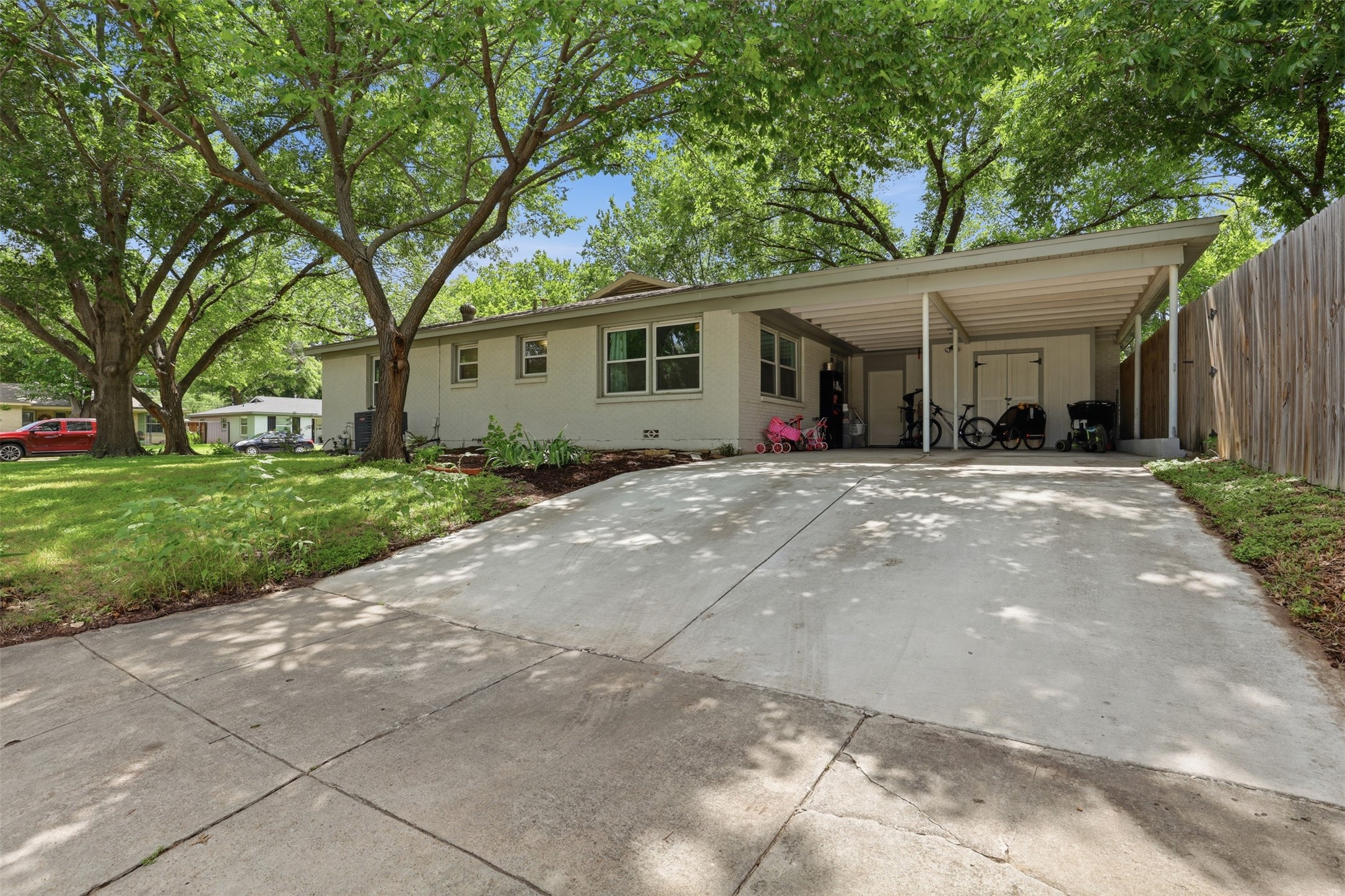 5500 Dennis Avenue Fort Worth TX 76114