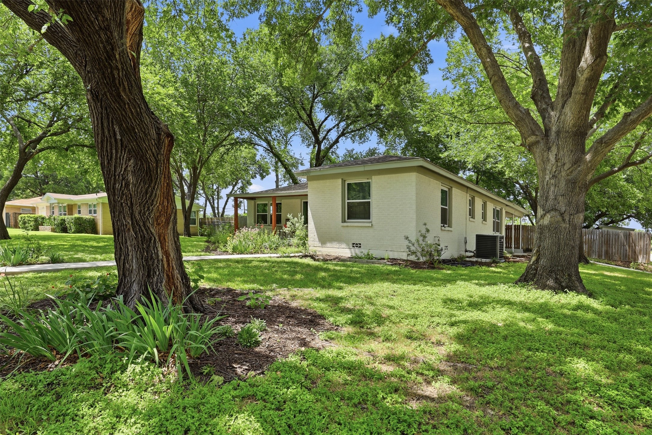 5500 Dennis Avenue Fort Worth TX 76114