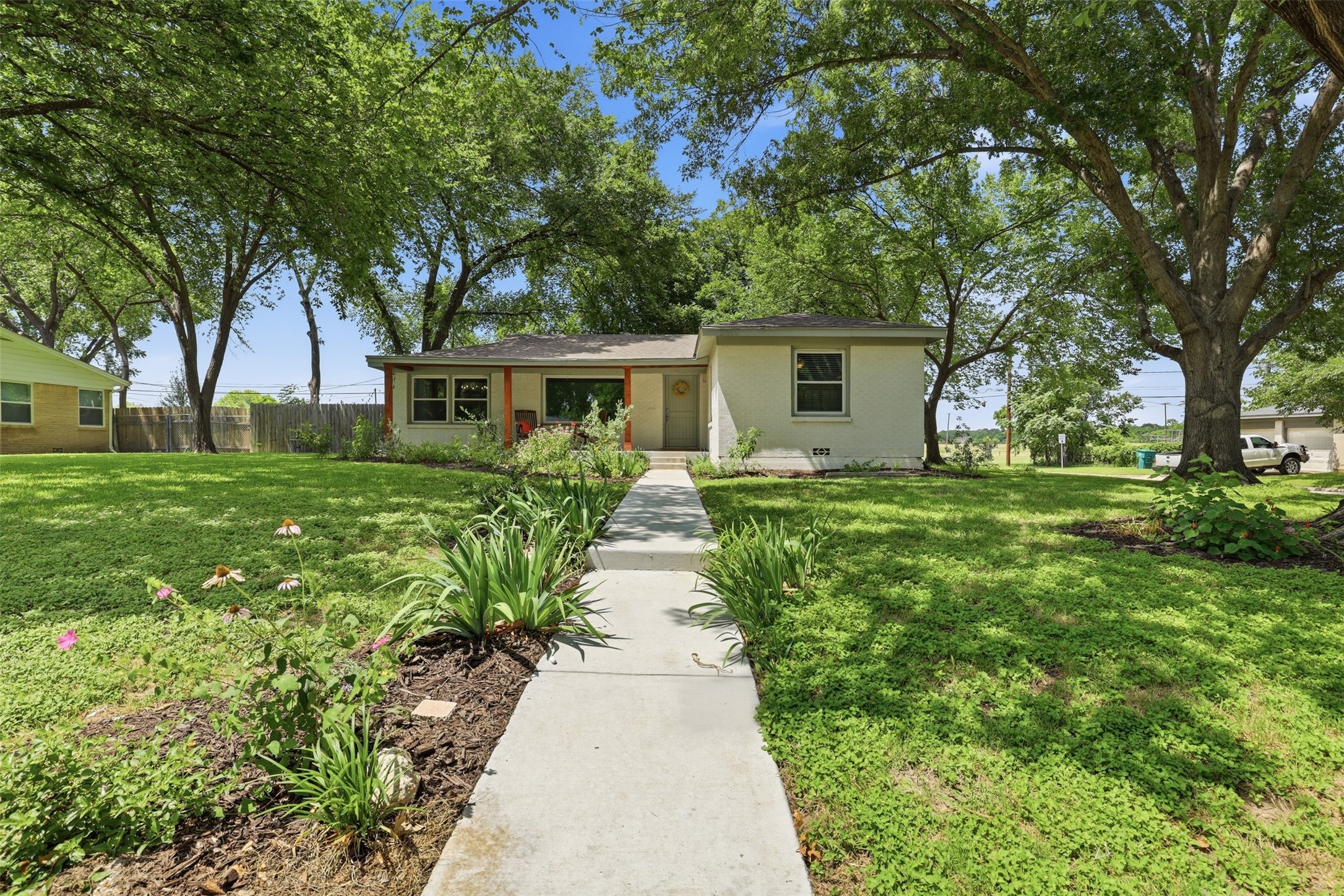 5500 Dennis Avenue Fort Worth TX 76114