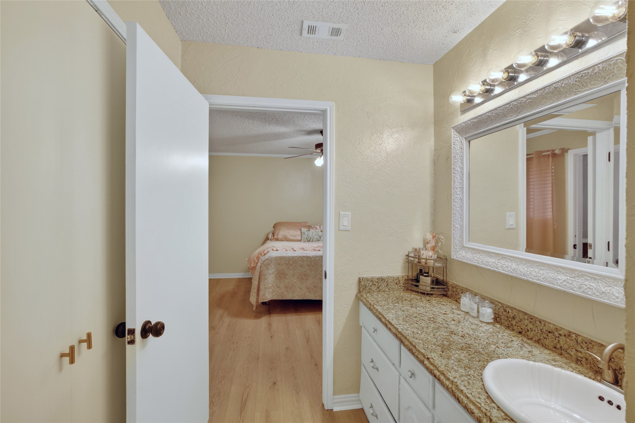 1405 Casa Linda Street Ennis TX 75119