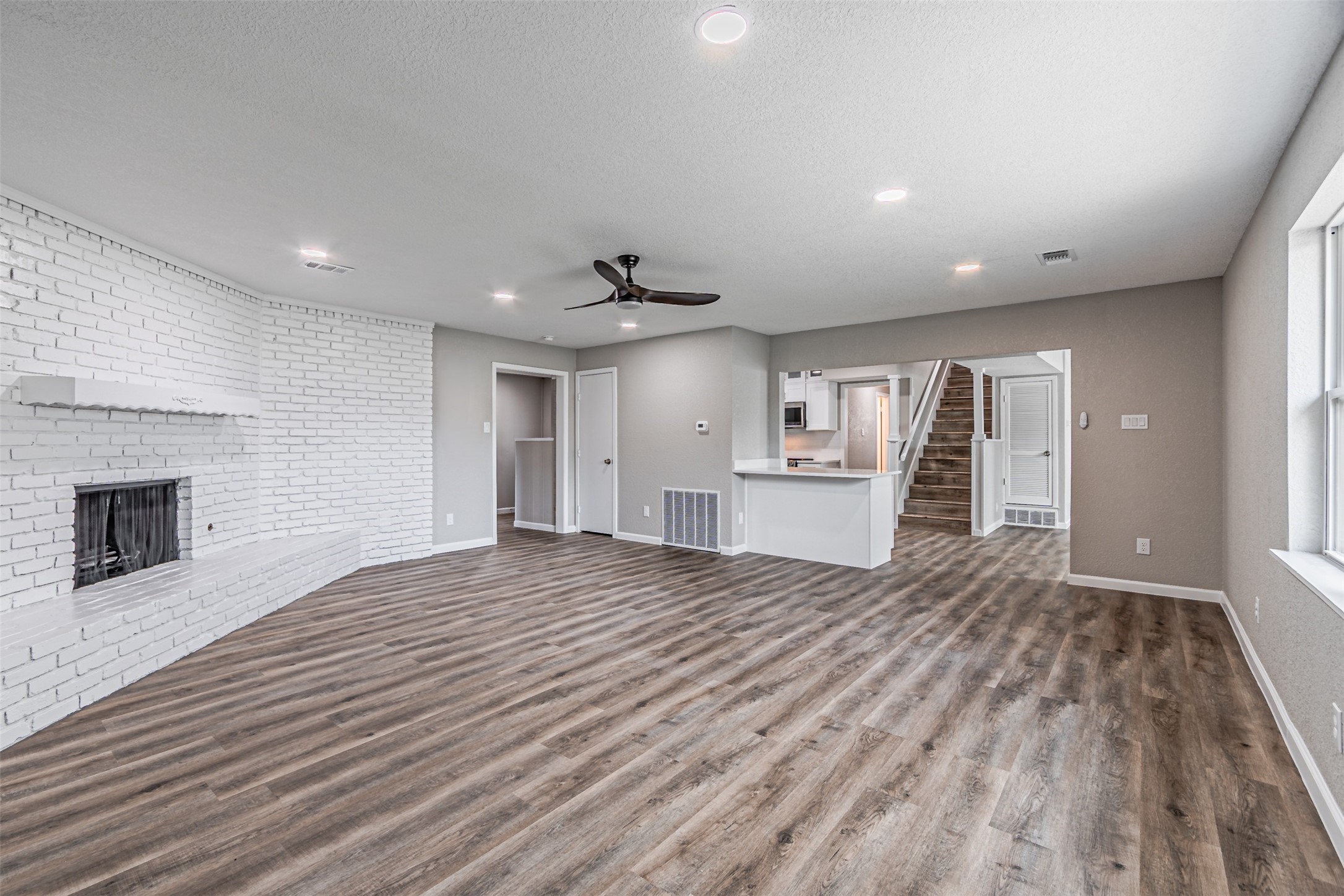 1160 Harrison Lane Hurst TX 76053