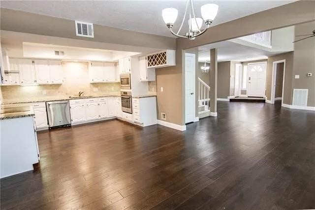 9401 Blue Jay Way Irving TX 75063
