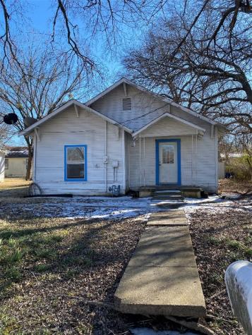 703 W 12th Street Bonham TX 75418