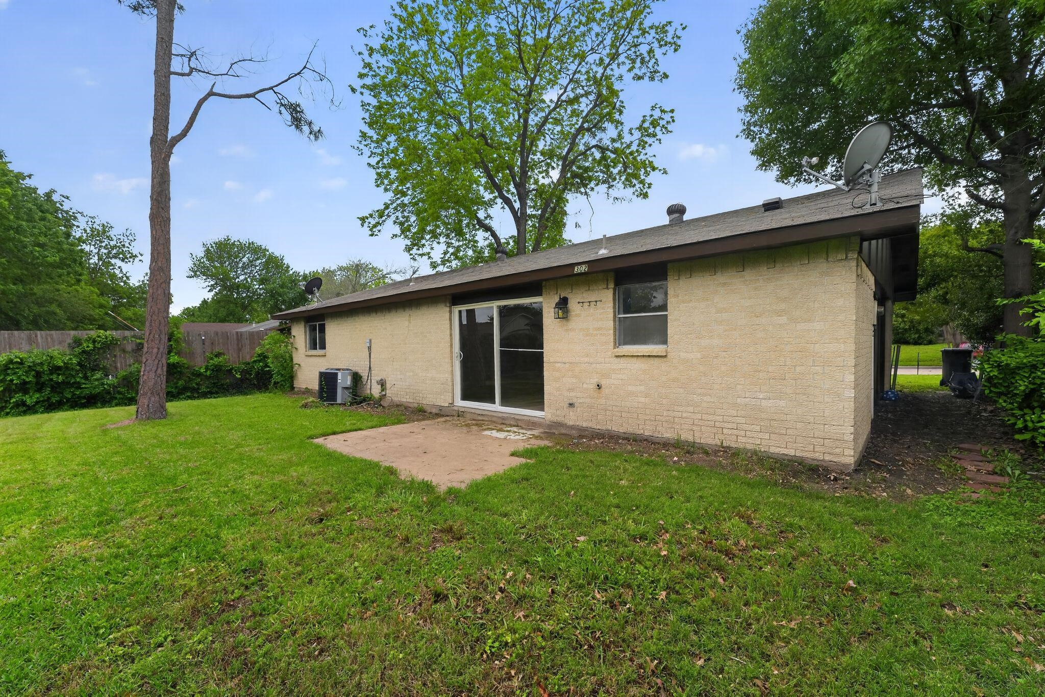 302 Independence Drive Garland TX 75043