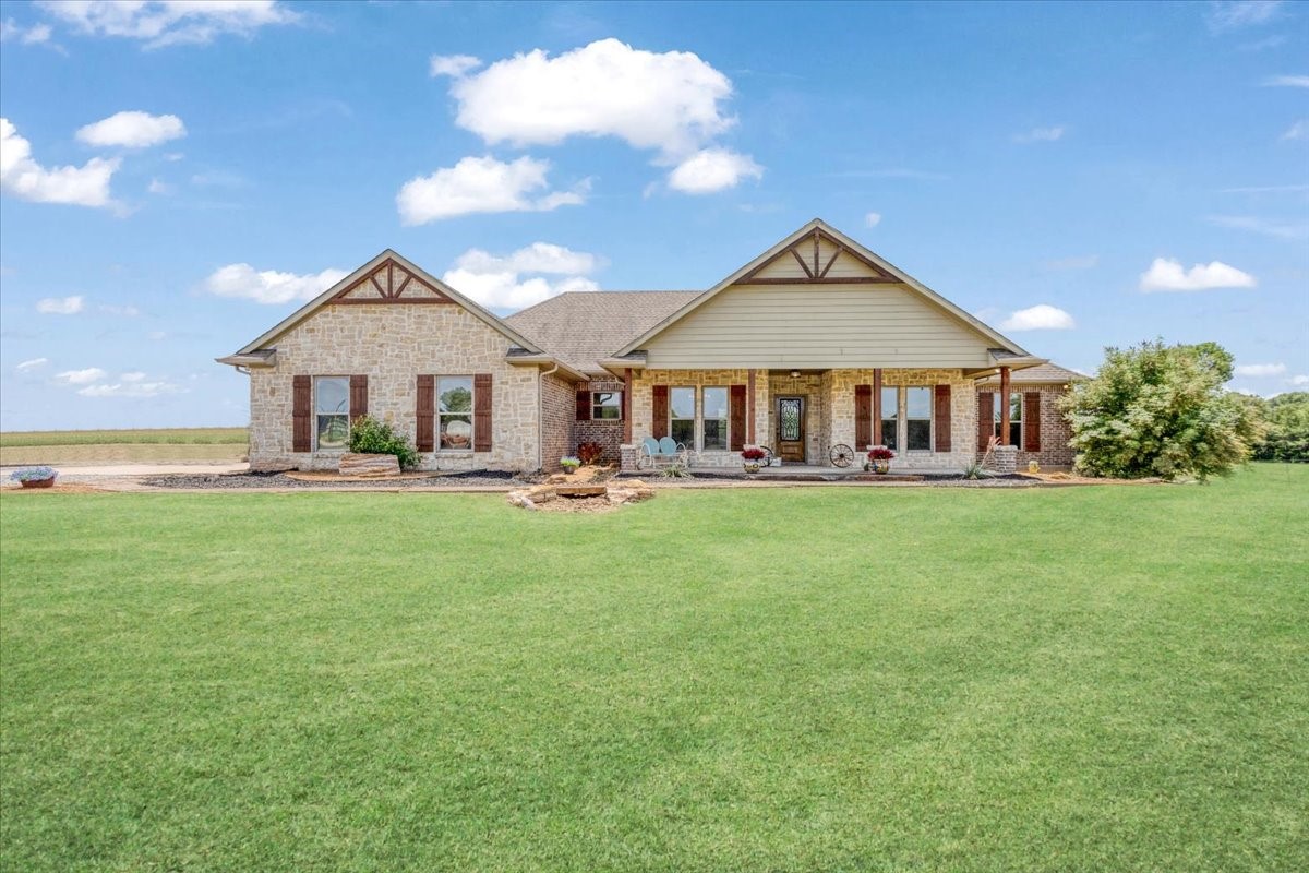 516 Spring Town Road Van Alstyne TX 75495