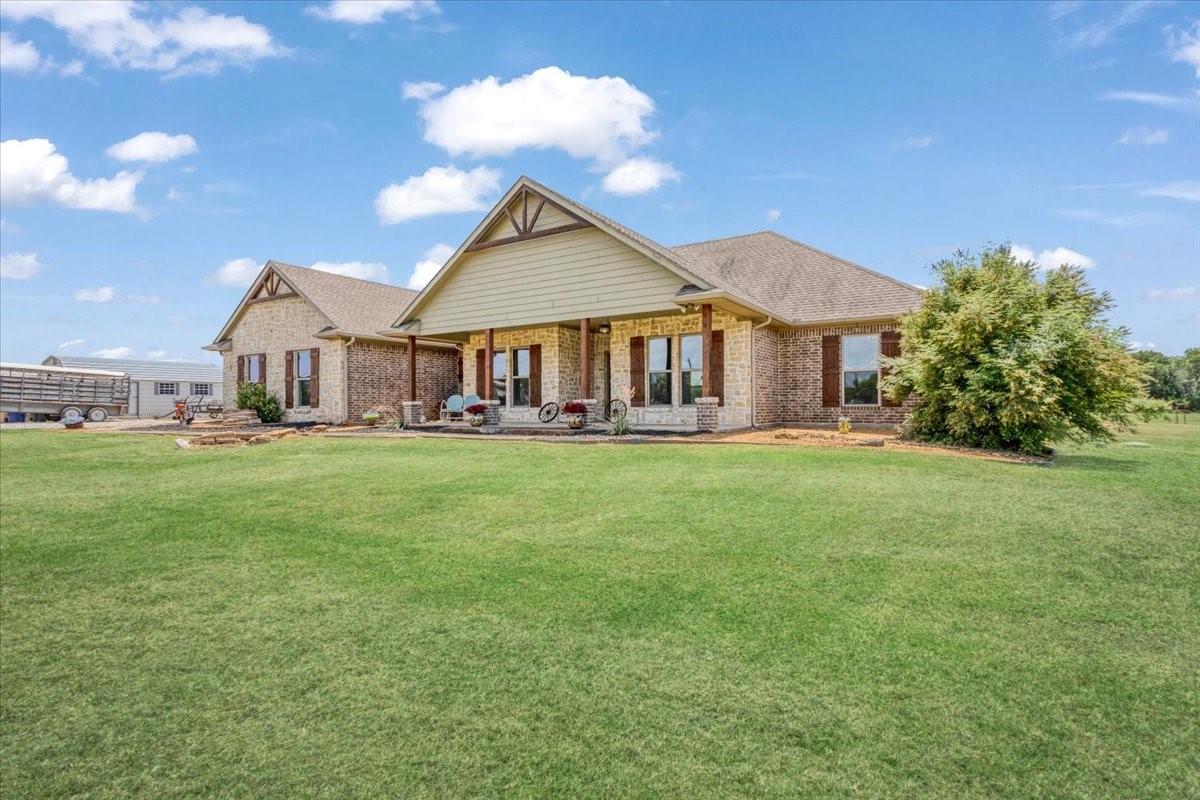 516 Spring Town Road Van Alstyne TX 75495