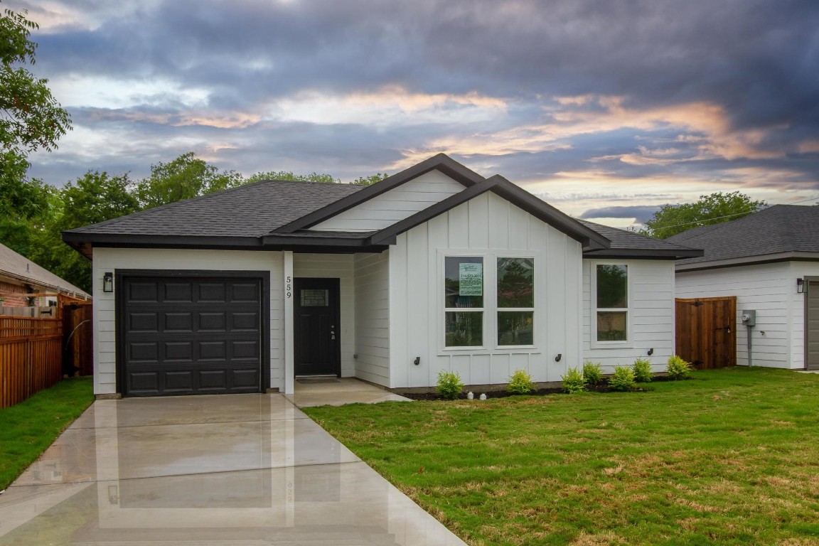 559 Elkhart Avenue Dallas TX 75217