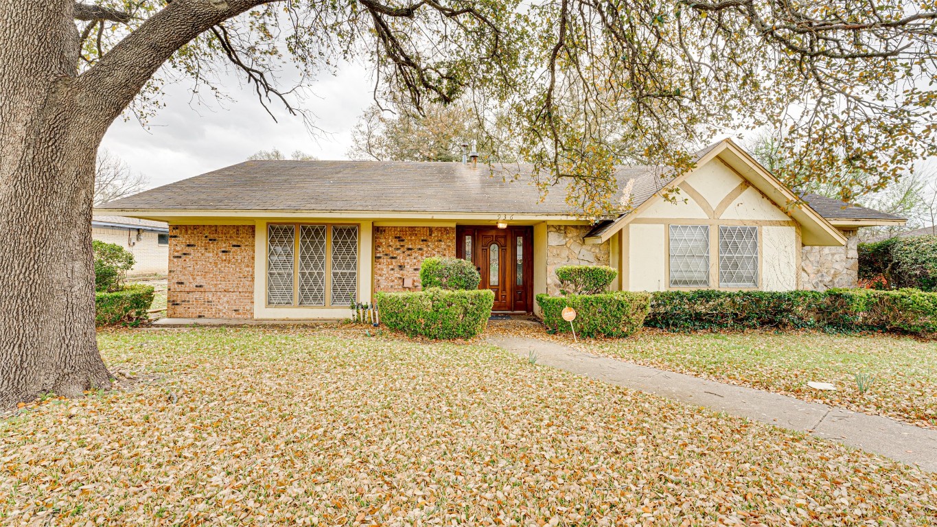 936 Dogwood Trail Lancaster TX 75146