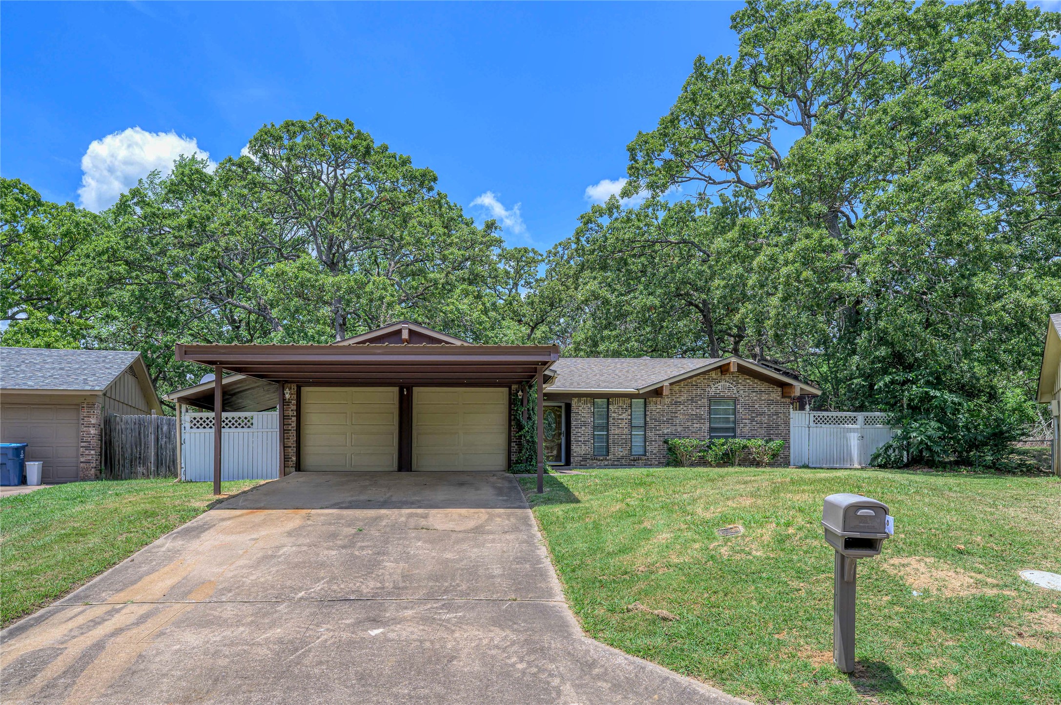 2911 W Day Street Denison TX 75020