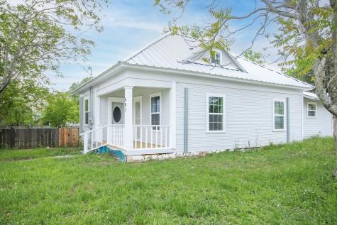 607 W 6th Street Brady TX 76825