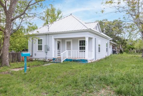 607 W 6th Street Brady TX 76825