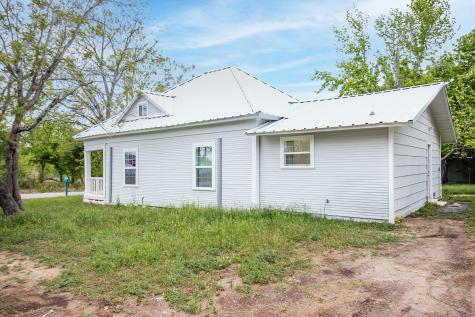 607 W 6th Street Brady TX 76825
