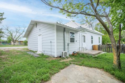 607 W 6th Street Brady TX 76825