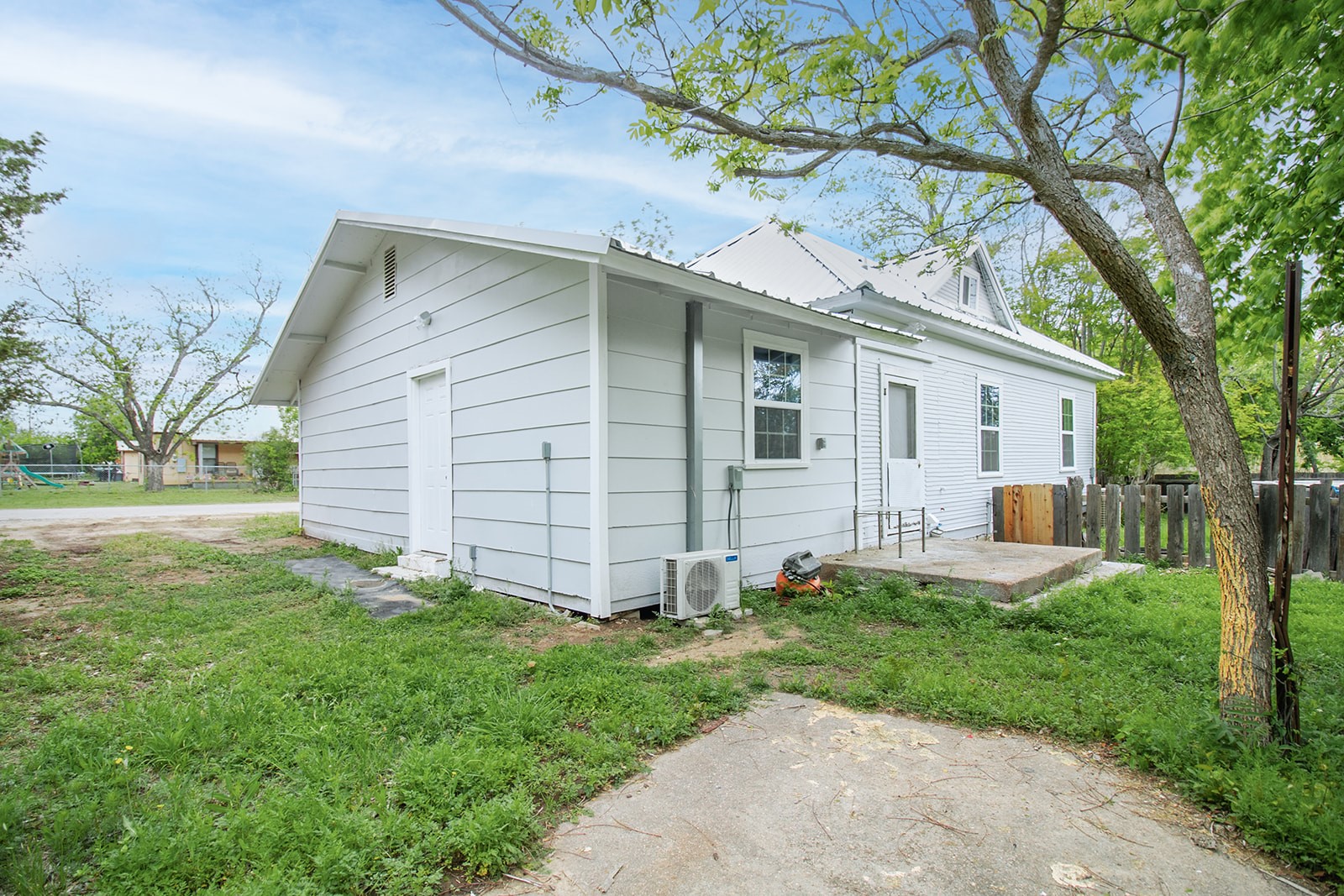 607 W 6th Street Brady TX 76825