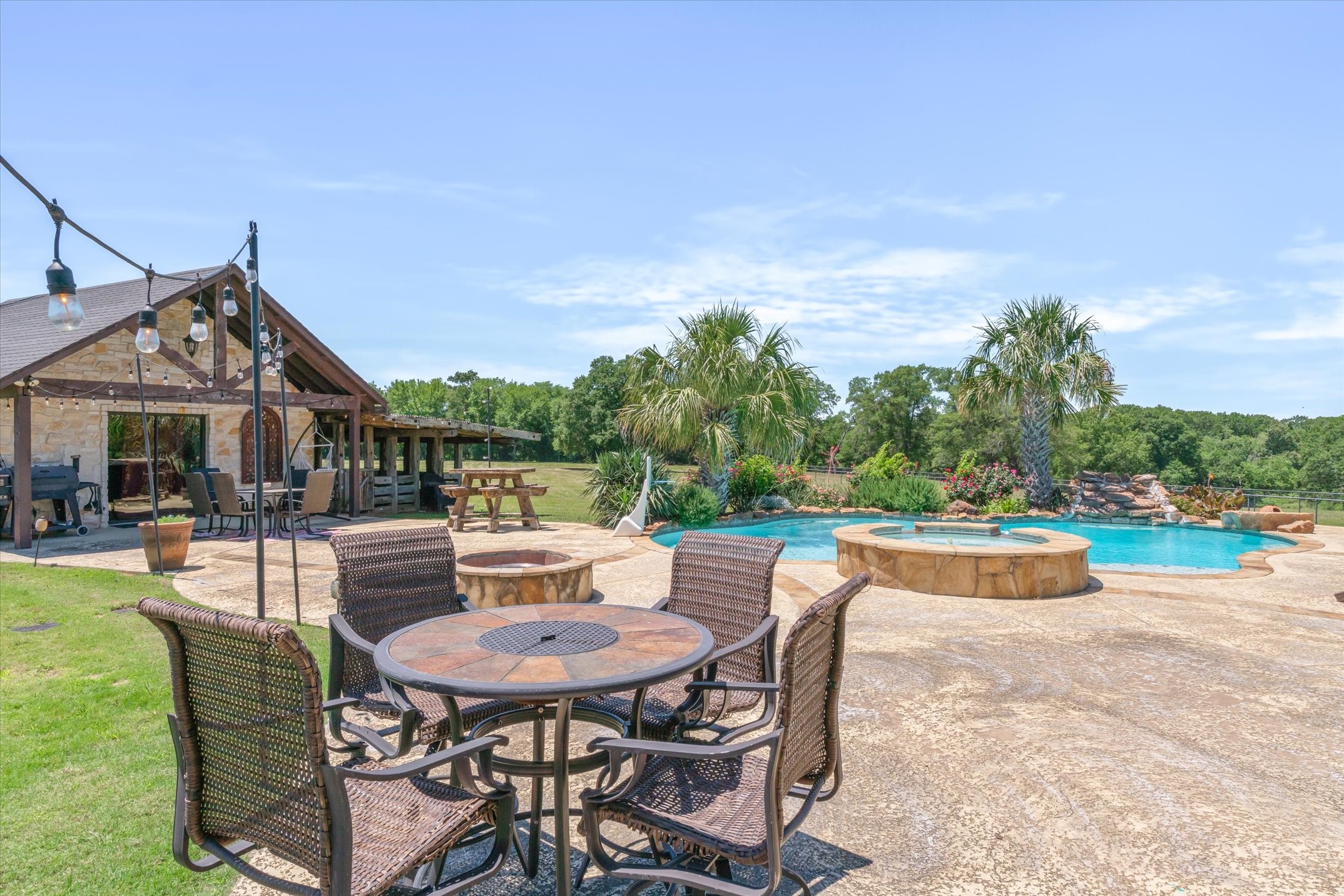347 Vz County Road 3108 Edgewood TX 75117