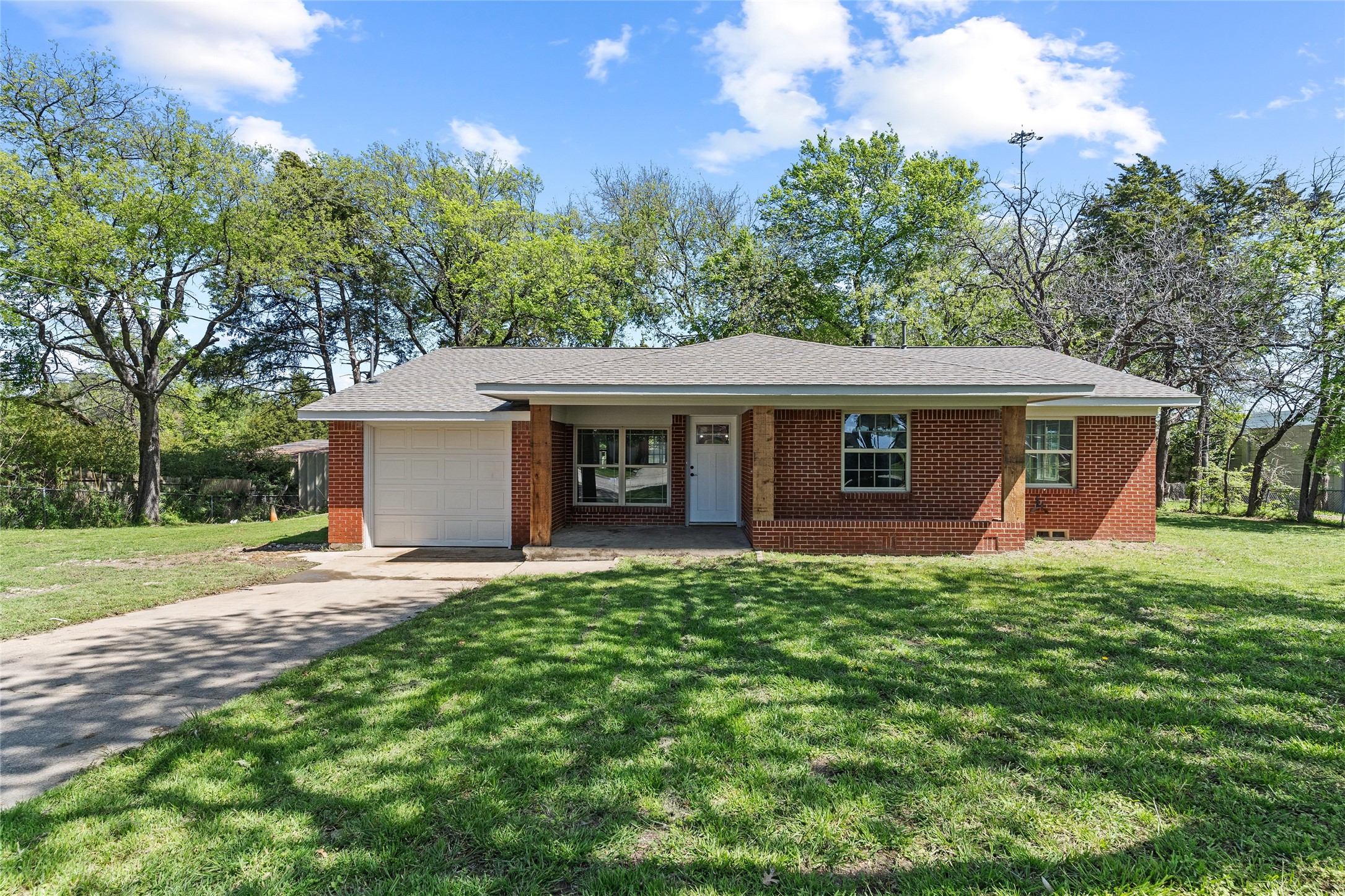 1707 Swansee Drive Dallas TX 75232