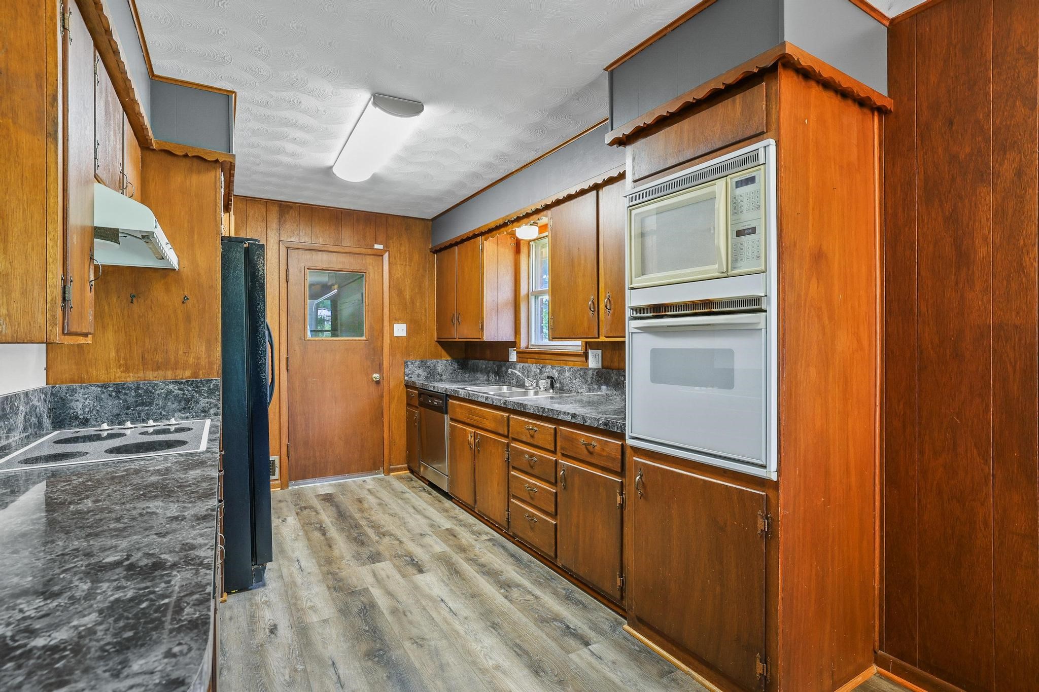 1301 Crestview Drive Denison TX 75020