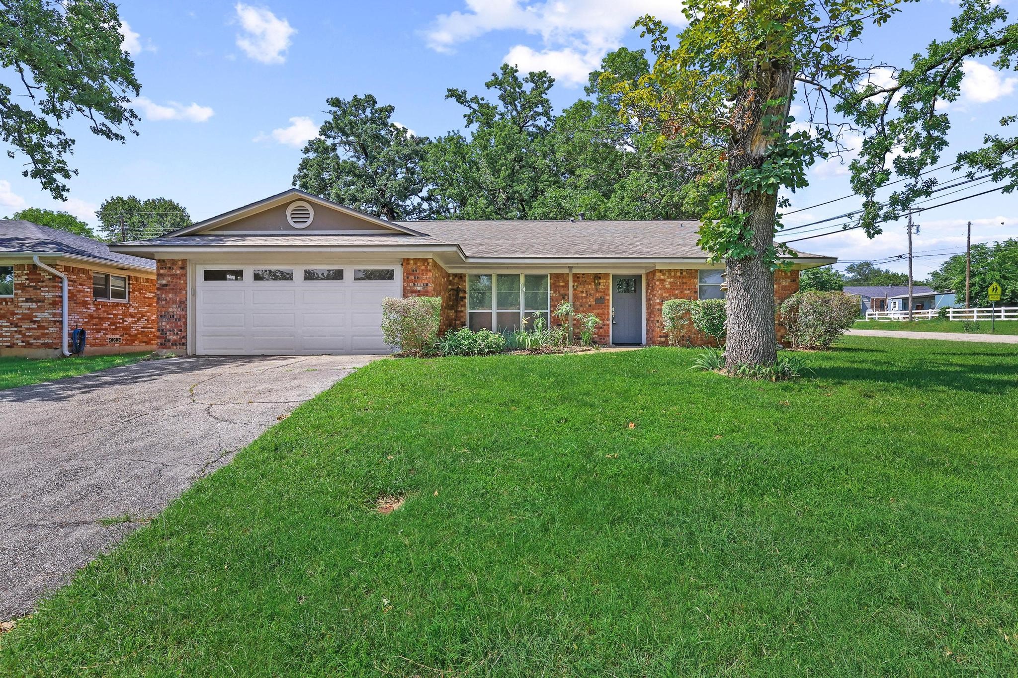 1301 Crestview Drive Denison TX 75020