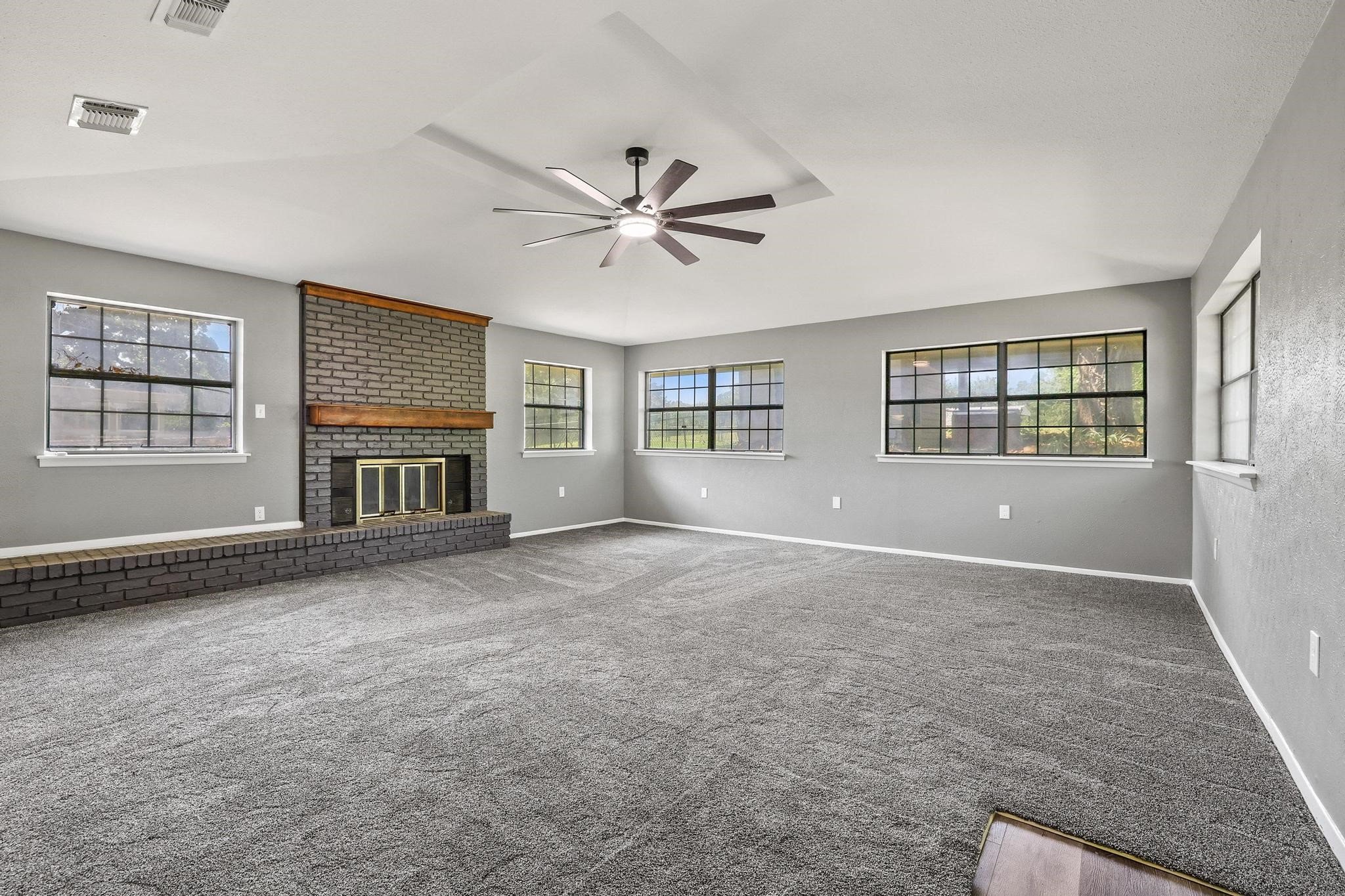 1301 Crestview Drive Denison TX 75020
