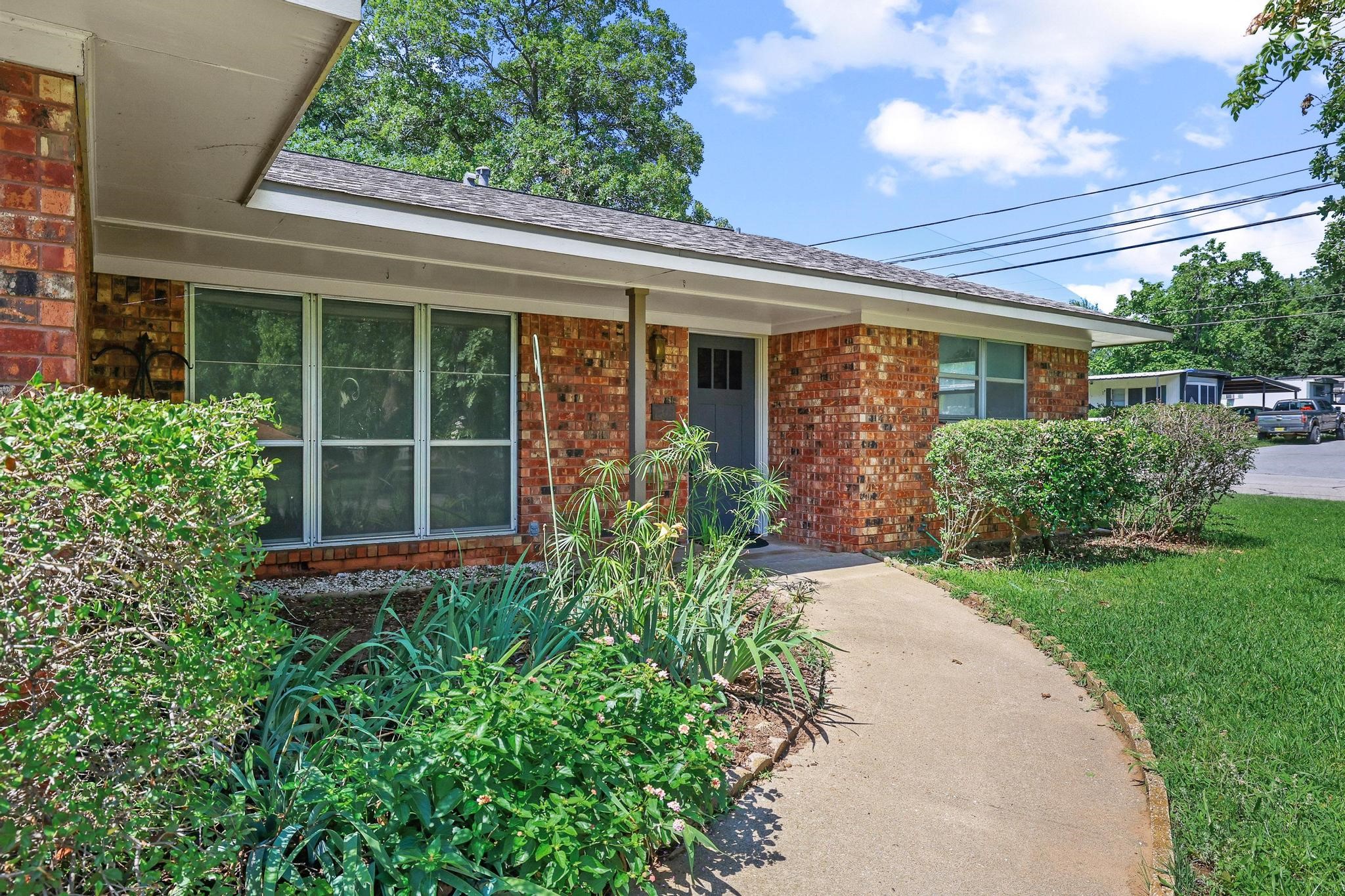 1301 Crestview Drive Denison TX 75020
