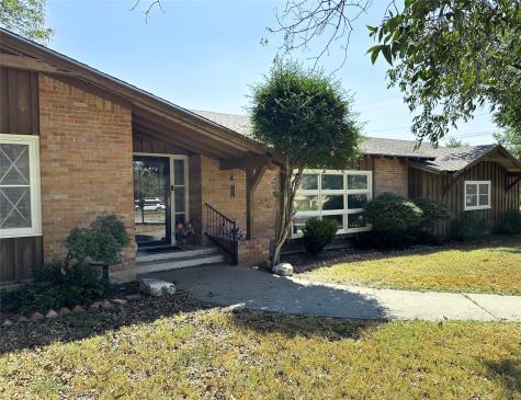 400 N Elm Street Comanche TX 76442