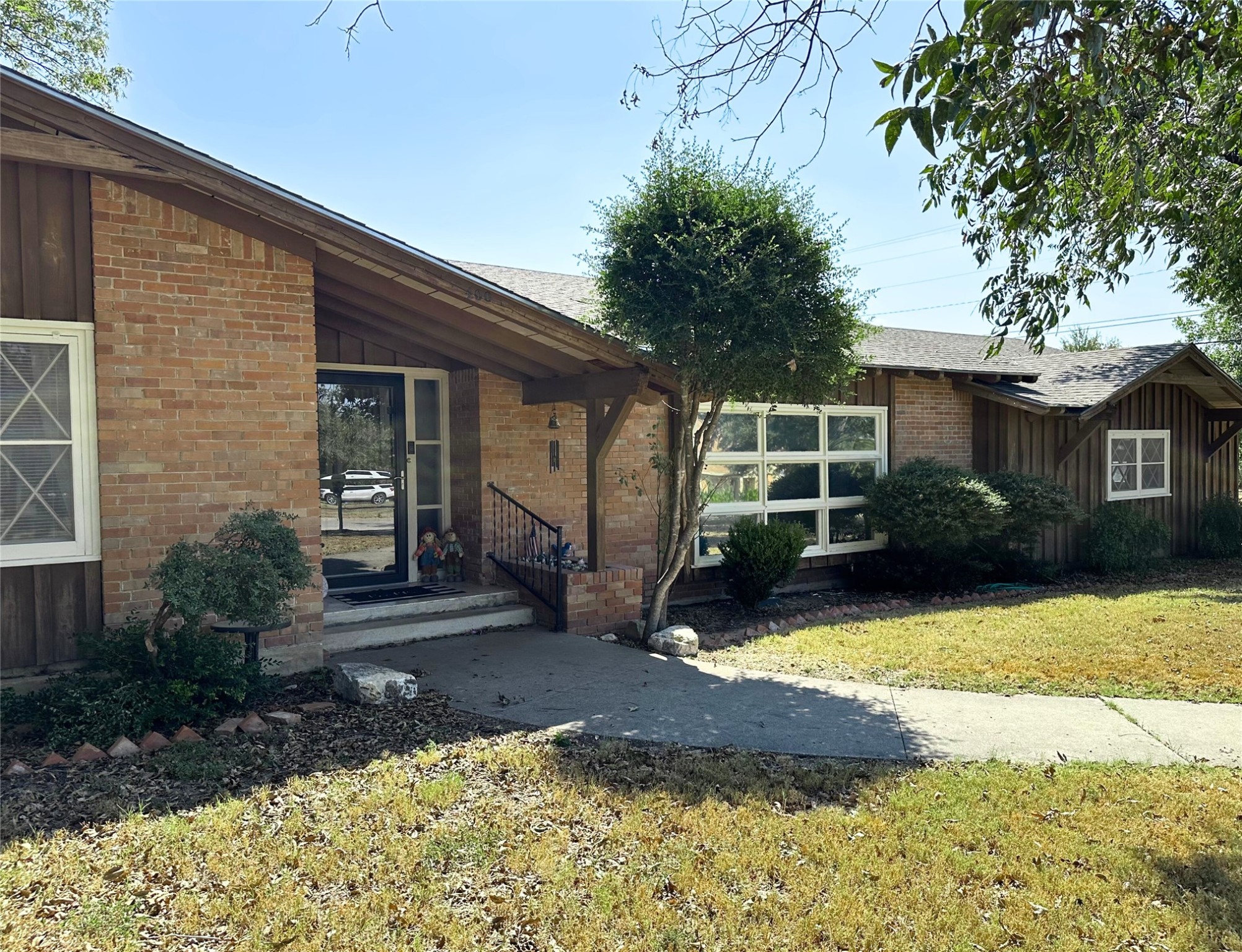 400 N Elm Street Comanche TX 76442