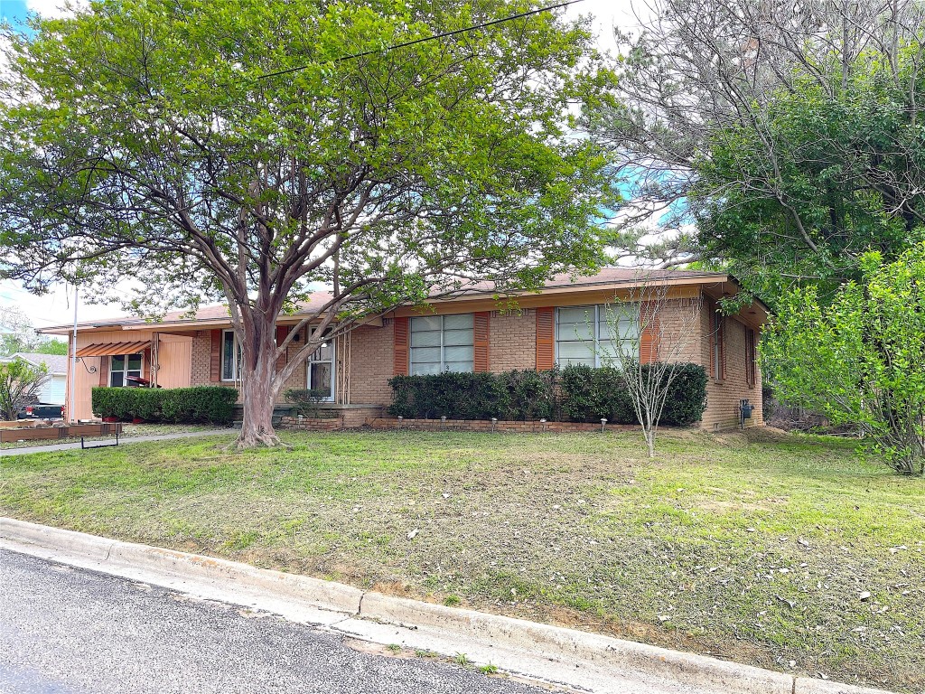 301 Leftwich Street Mount Vernon TX 75457