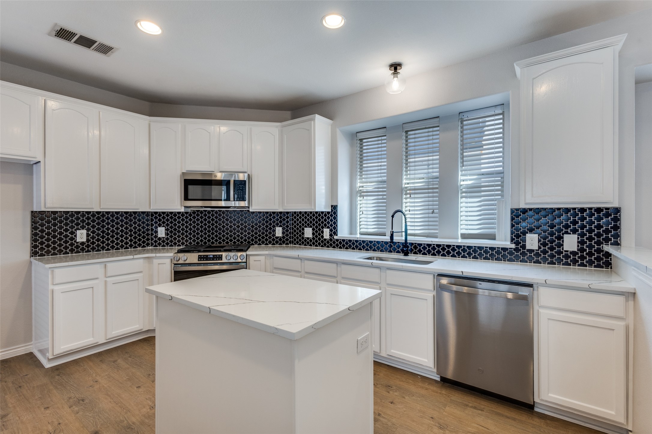 1213 King George Lane Savannah TX 76227