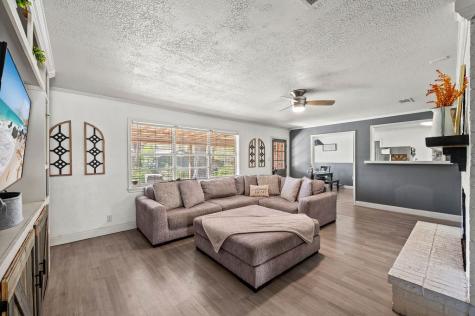 725 W Blair Street Mineola TX 75773