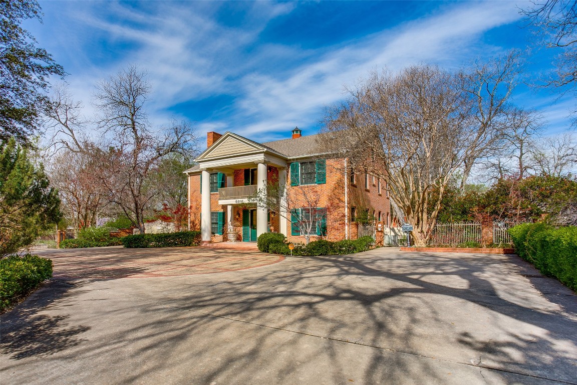 5811 Gaston Avenue Dallas TX 75214