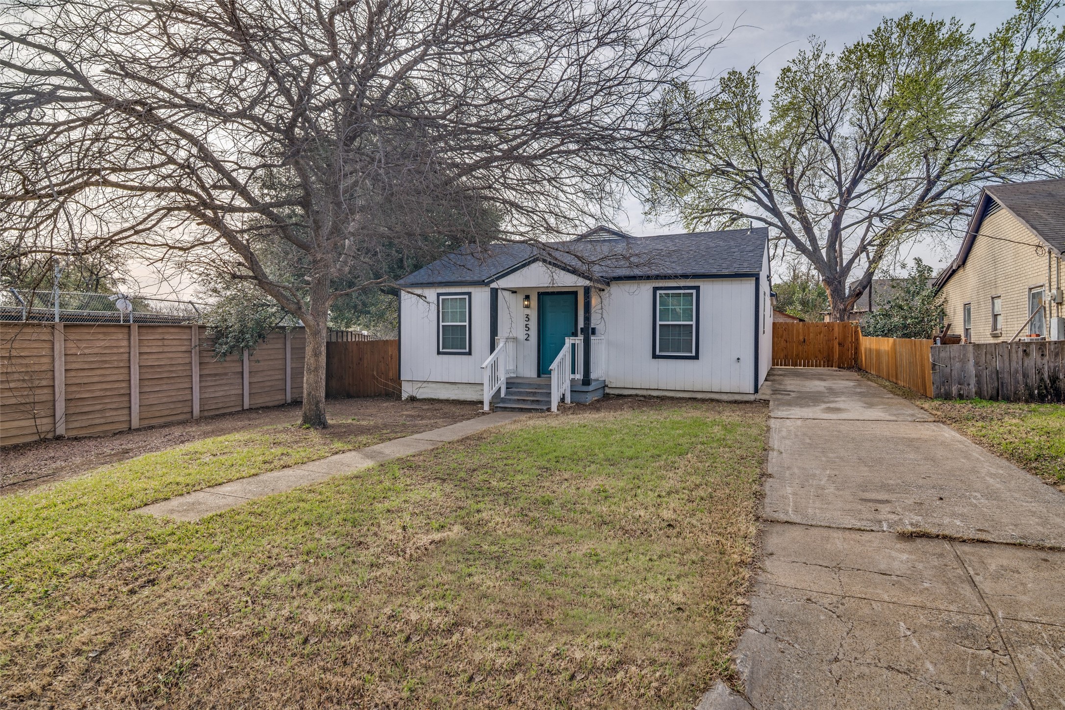 352 E Page Avenue Dallas TX 75203