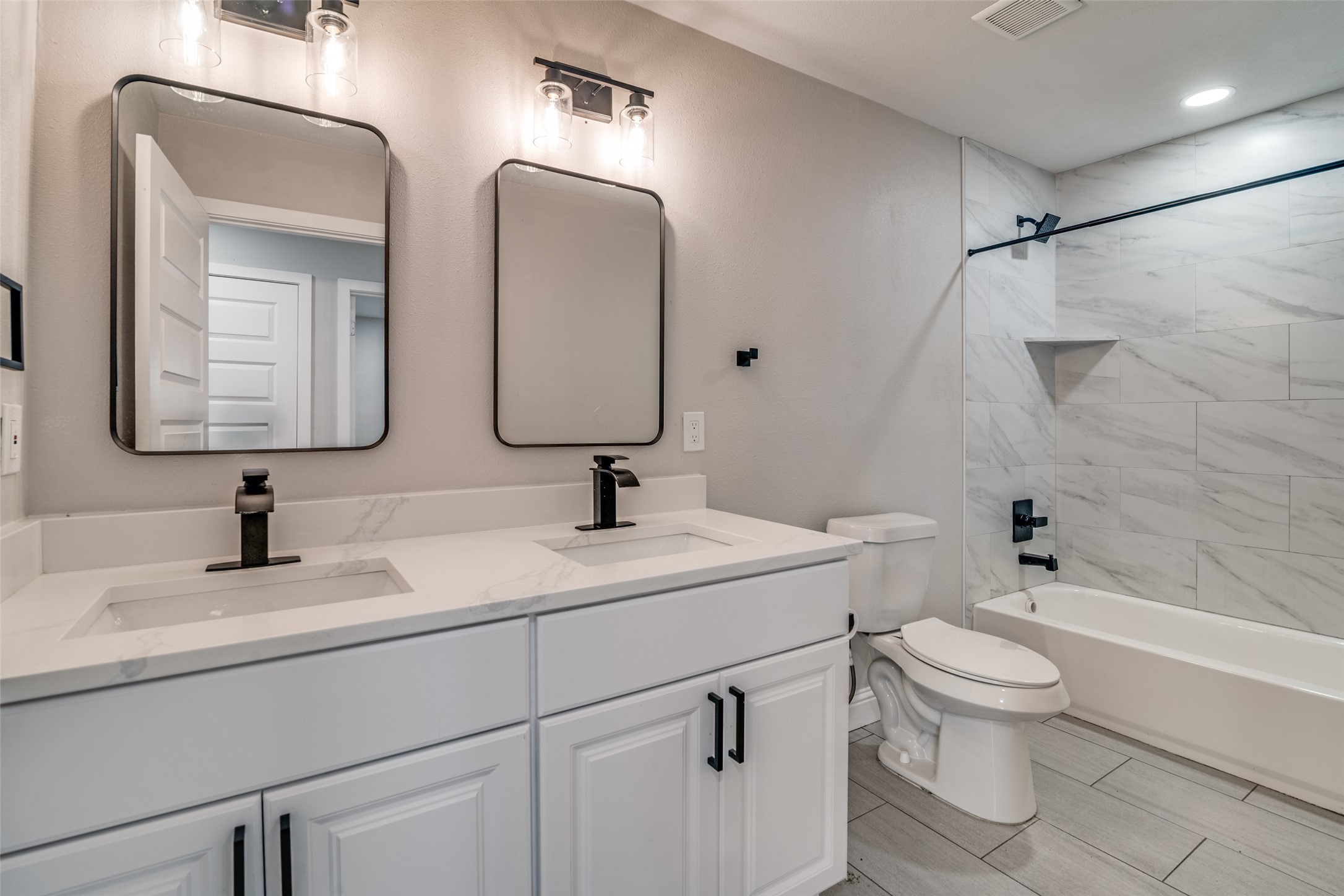 352 E Page Avenue Dallas TX 75203