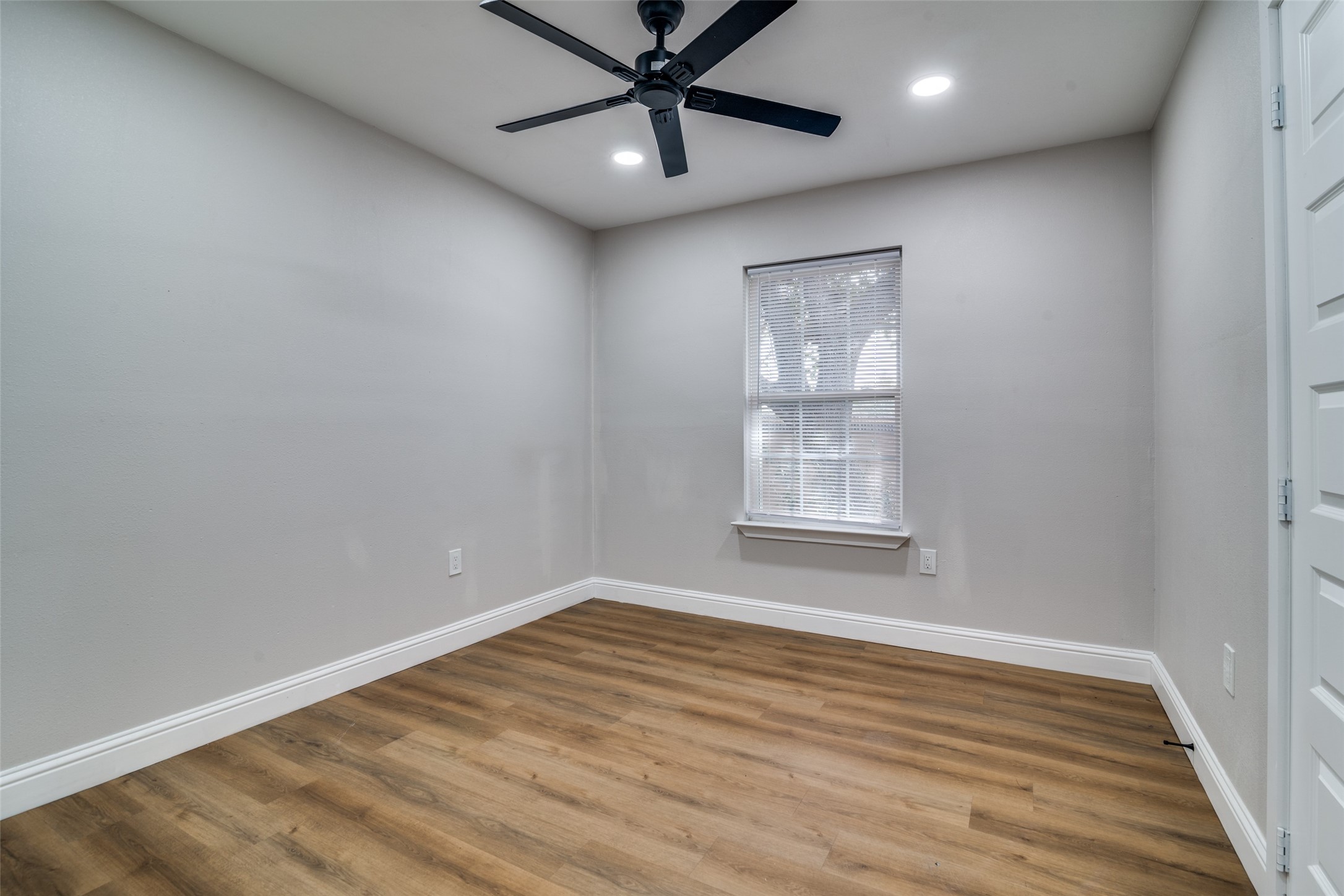 352 E Page Avenue Dallas TX 75203