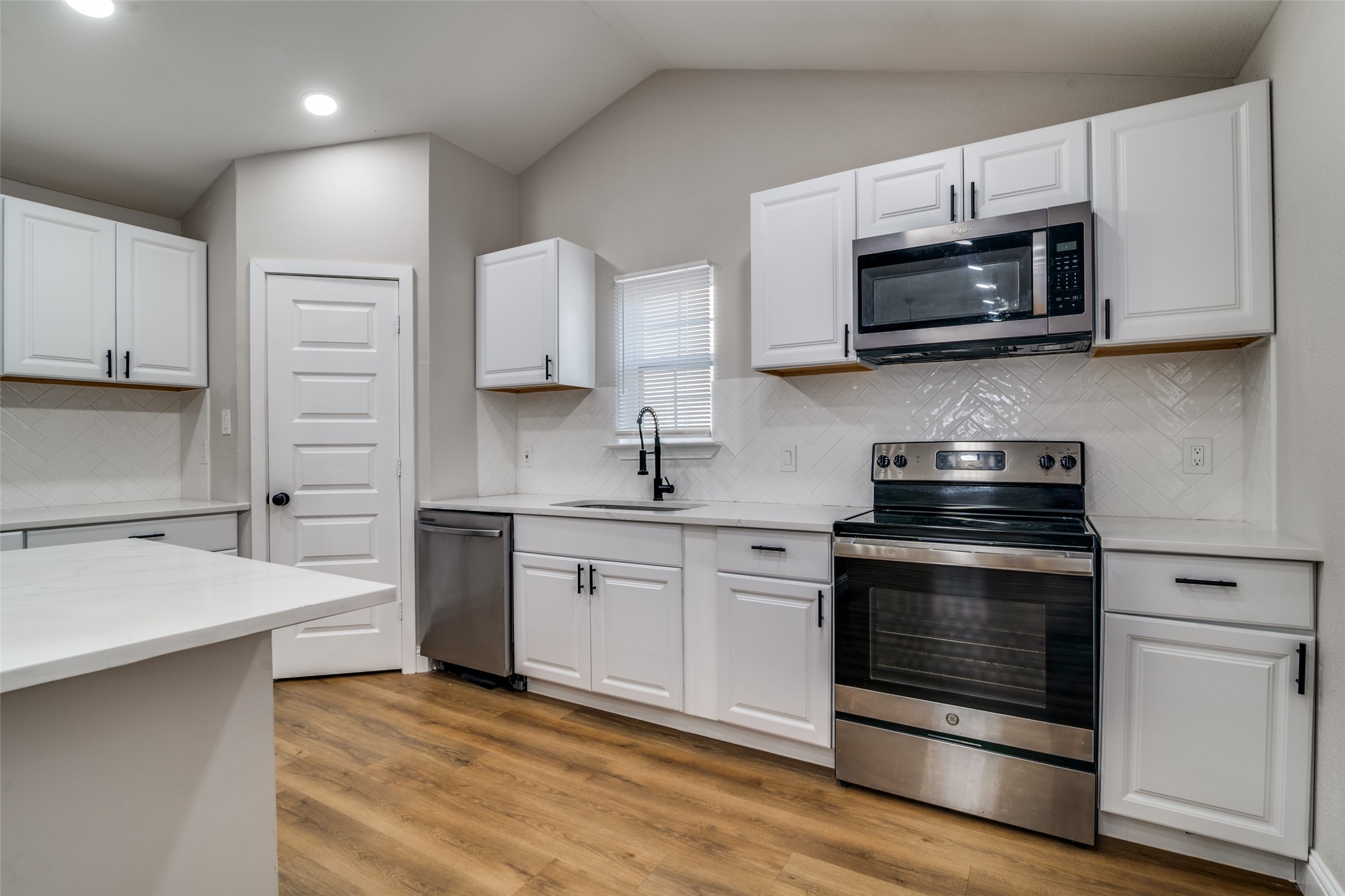 352 E Page Avenue Dallas TX 75203