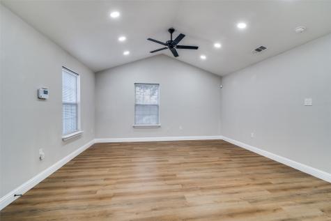 352 E Page Avenue Dallas TX 75203