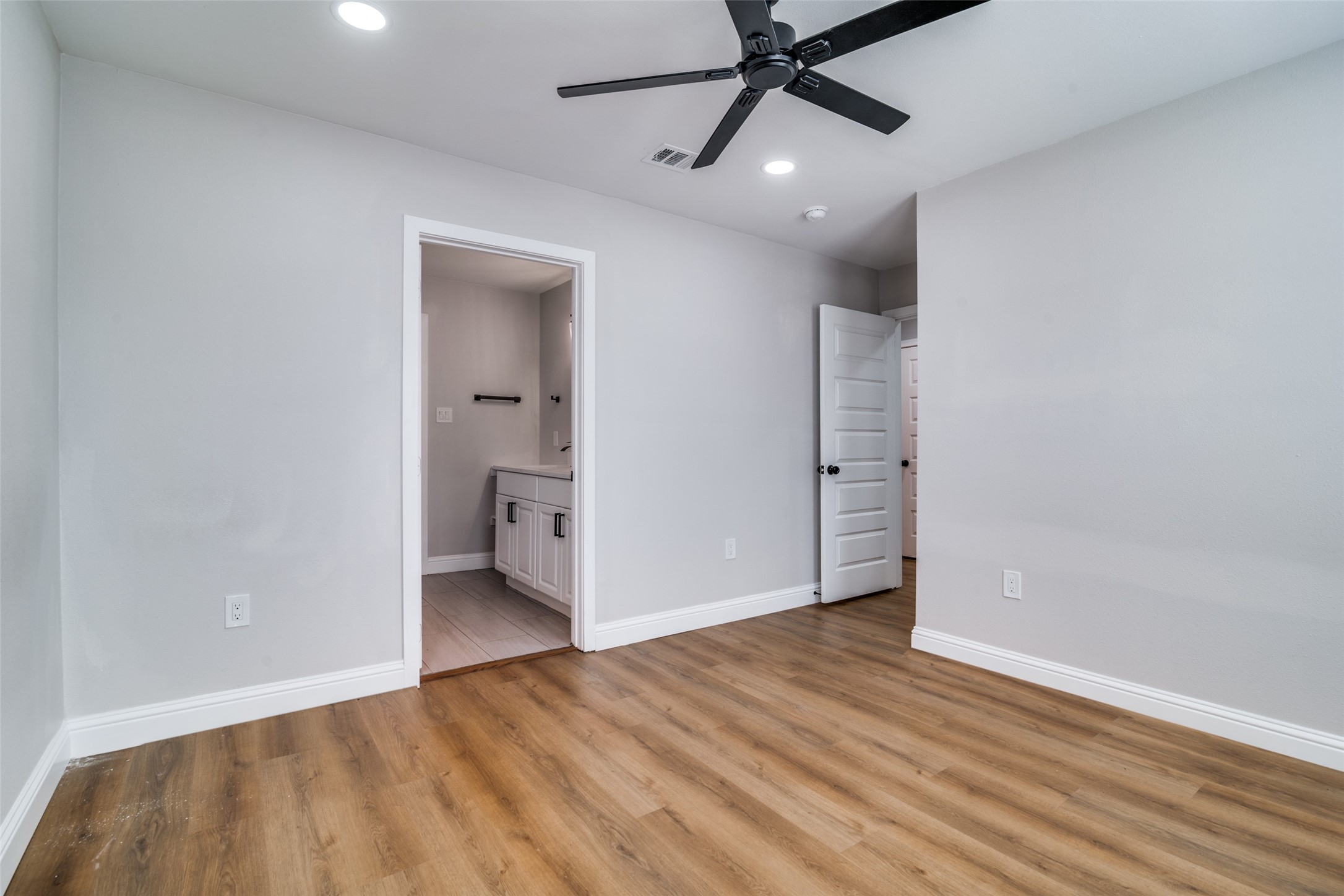 352 E Page Avenue Dallas TX 75203