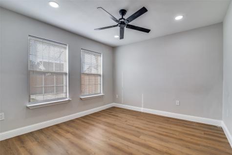 352 E Page Avenue Dallas TX 75203