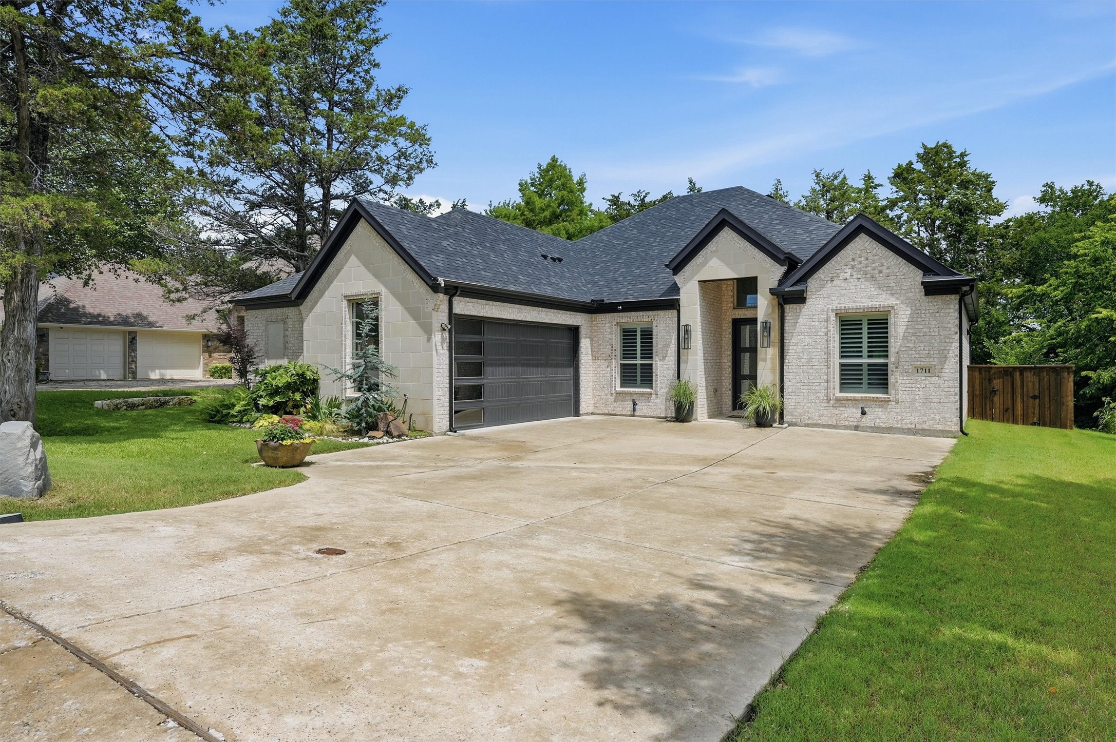 1711 Moreland Drive Sherman TX 75090