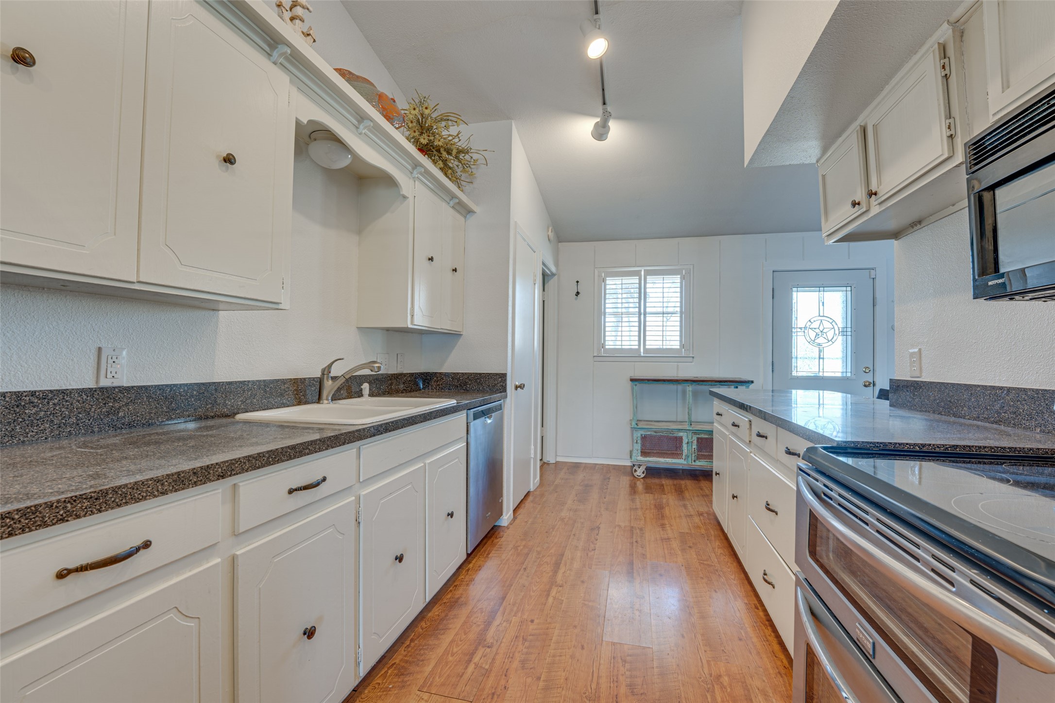 113 Crestwood Circle Enchanted Oaks TX 75156