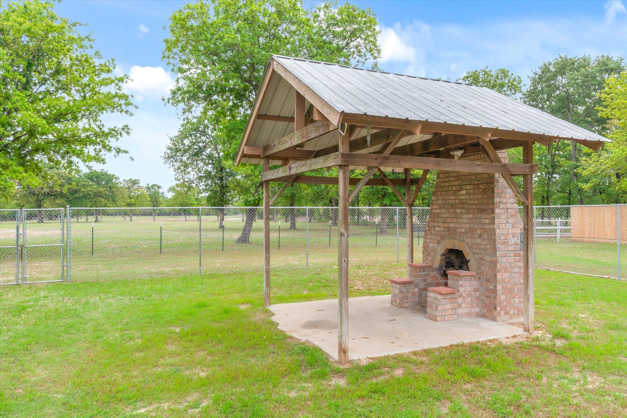 7700 County Road 3700 Athens TX 75752