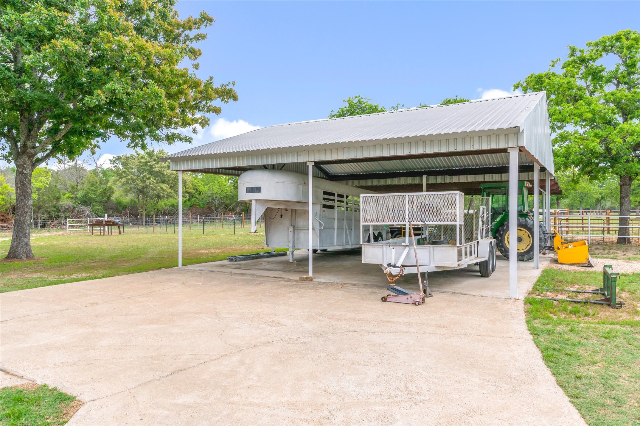 7700 County Road 3700 Athens TX 75752
