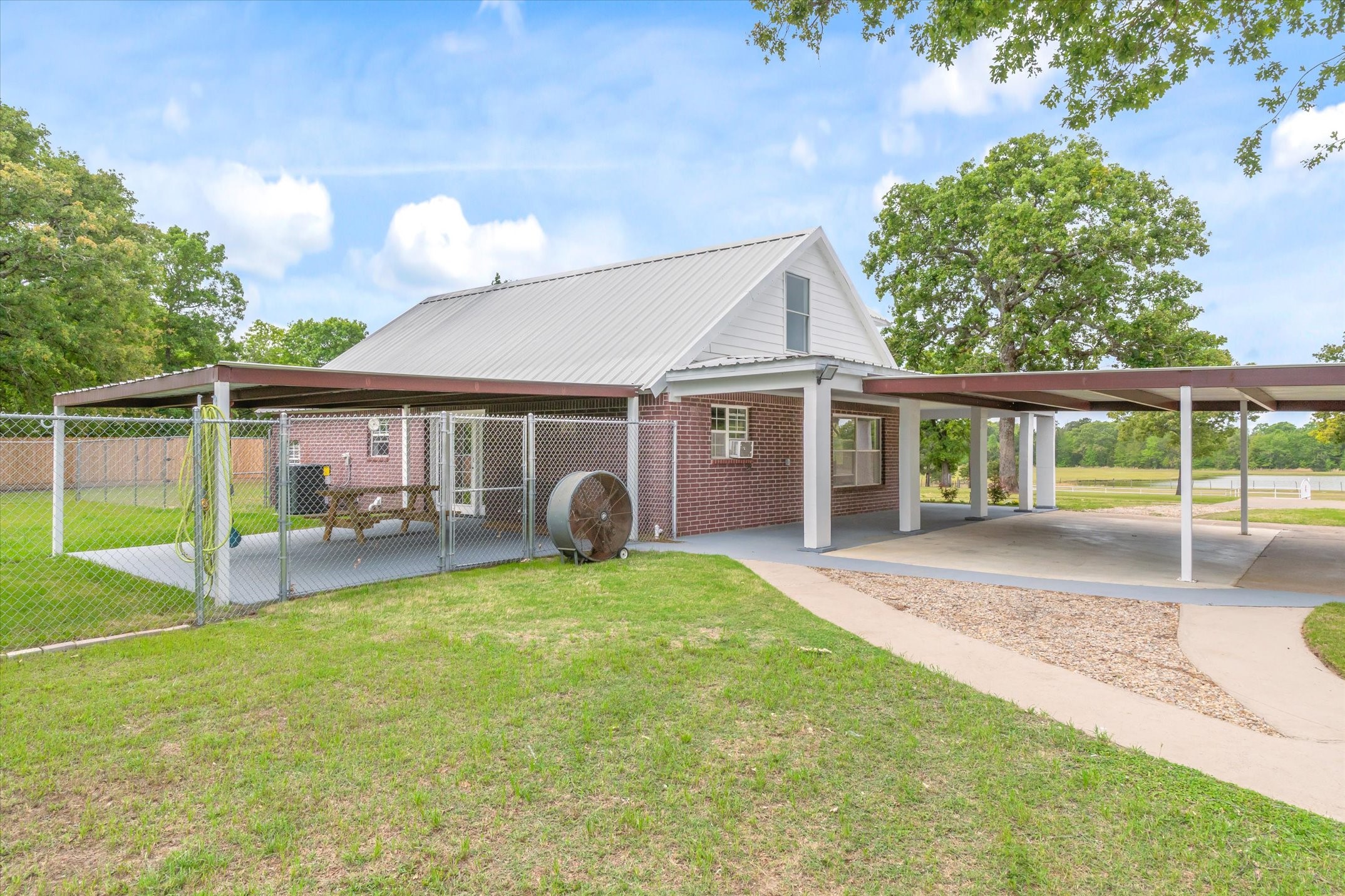 7700 County Road 3700 Athens TX 75752