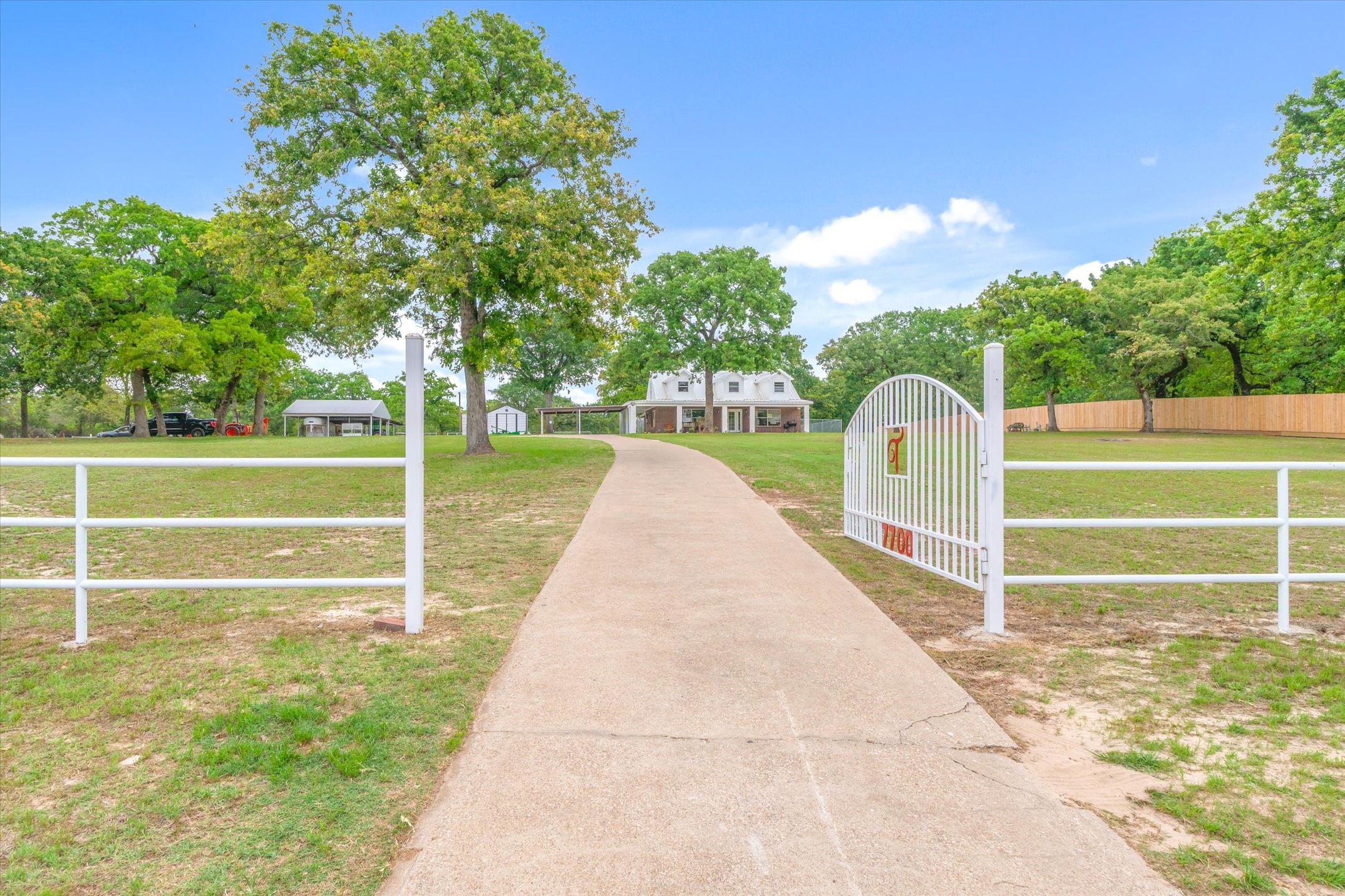 7700 County Road 3700 Athens TX 75752