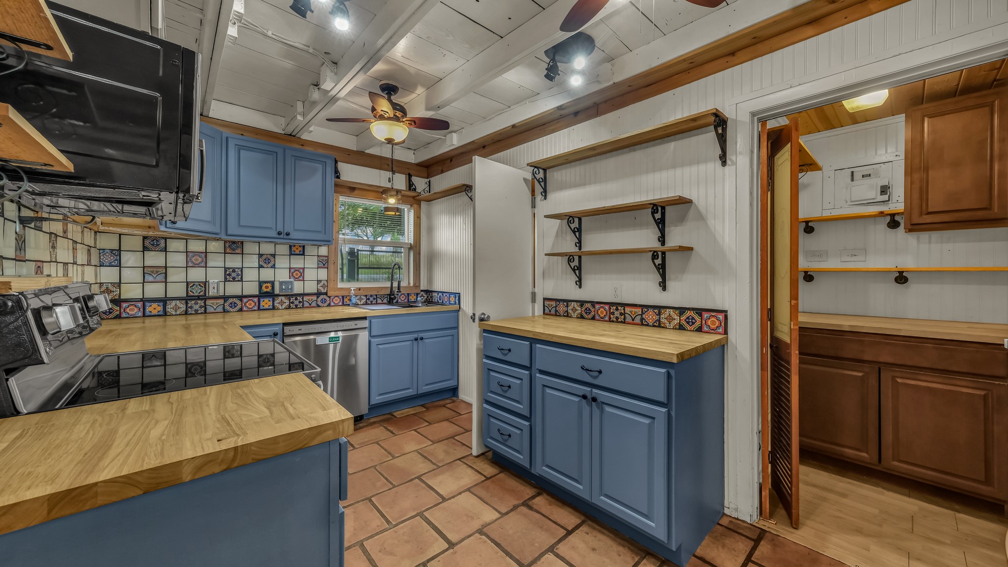 2005 E Lake Drive Weatherford TX 76087