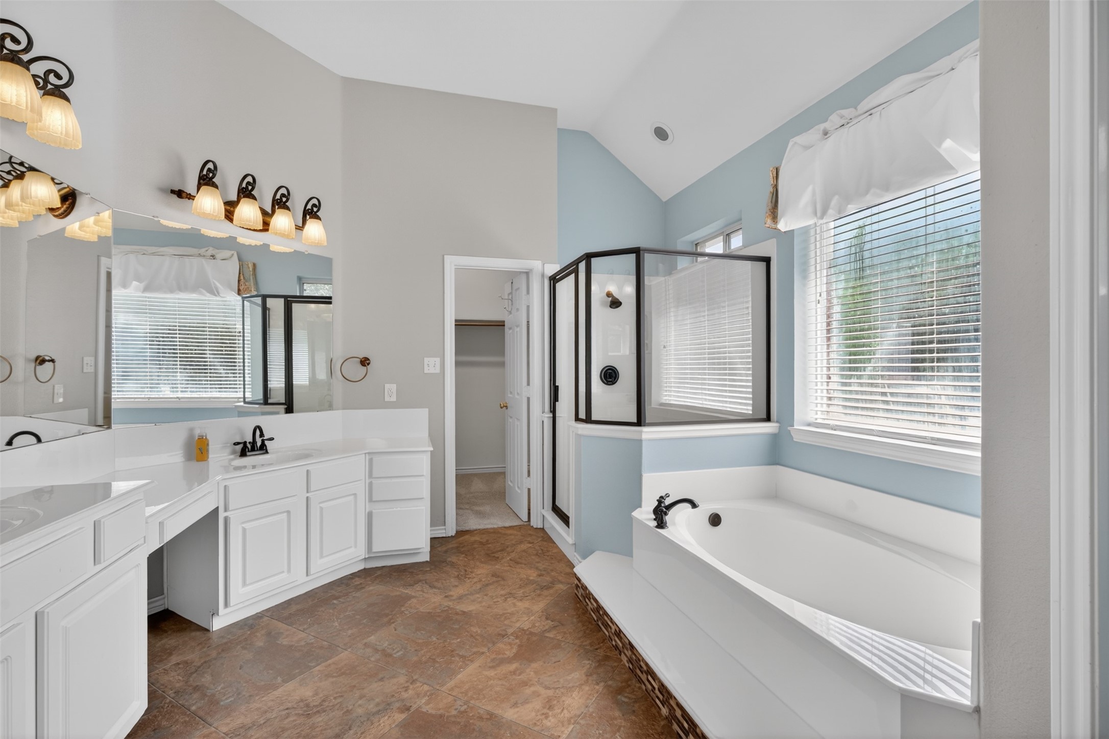 2409 Summer Court Arlington TX 76001