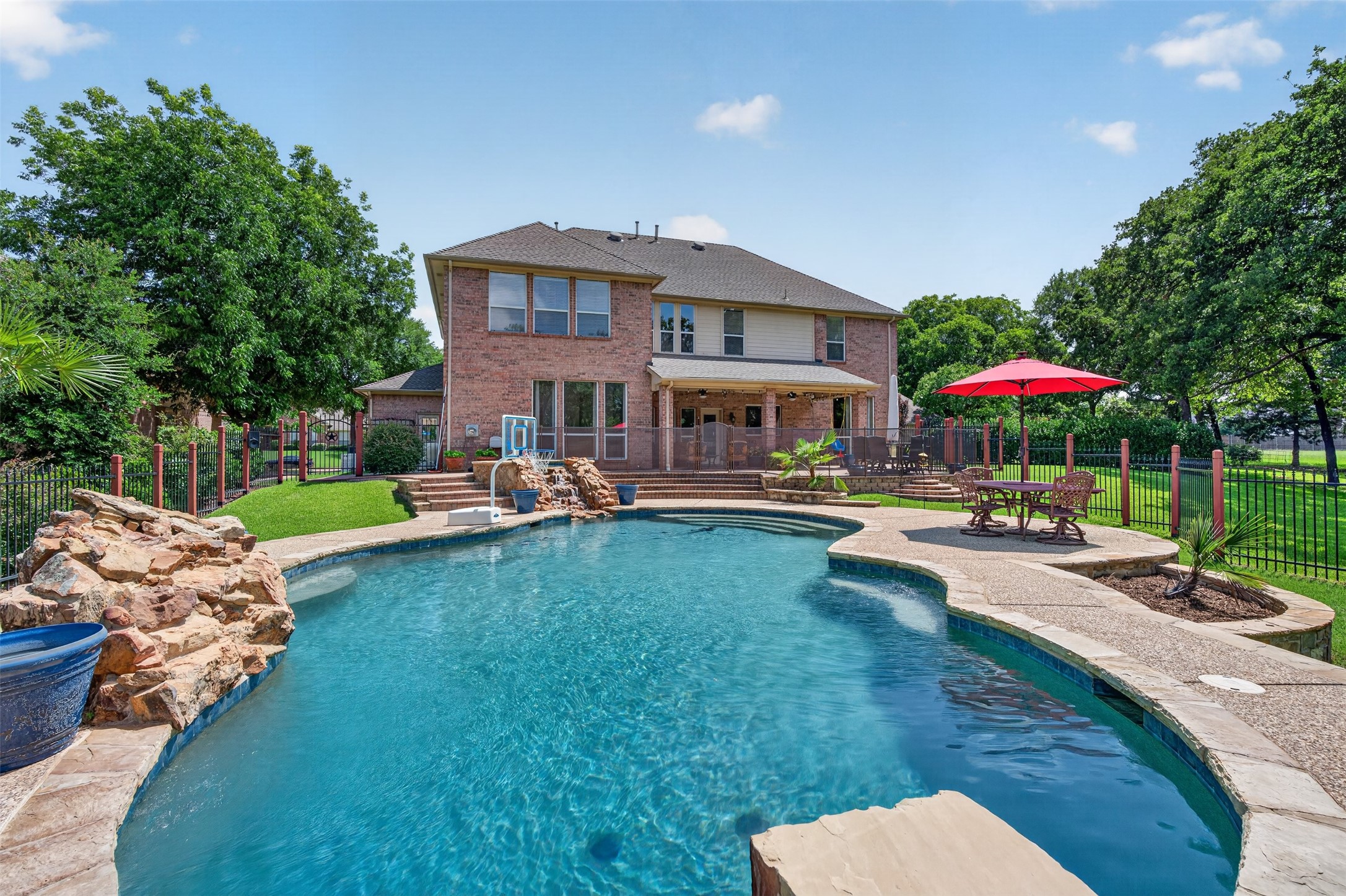 2409 Summer Court Arlington TX 76001