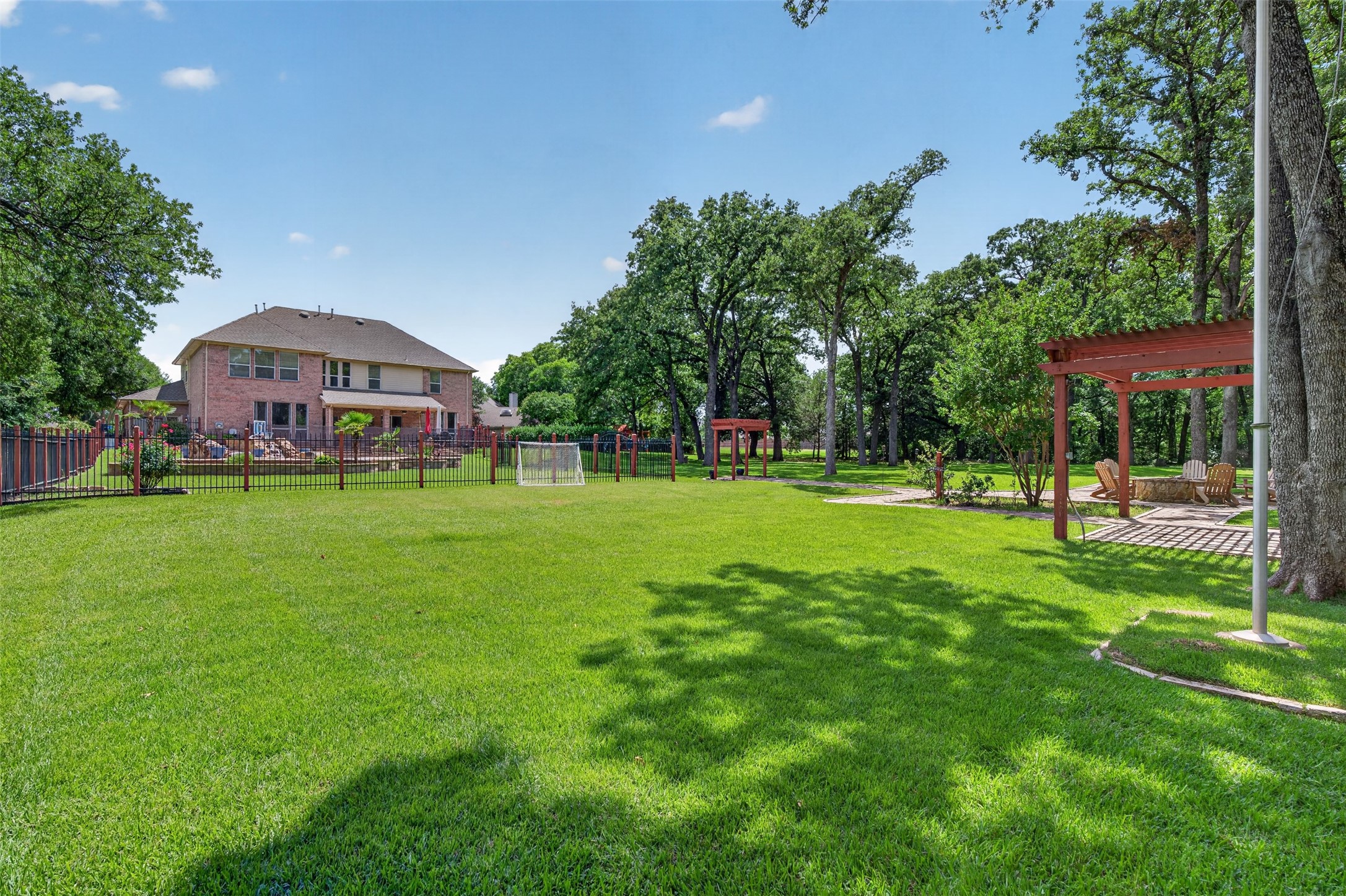 2409 Summer Court Arlington TX 76001