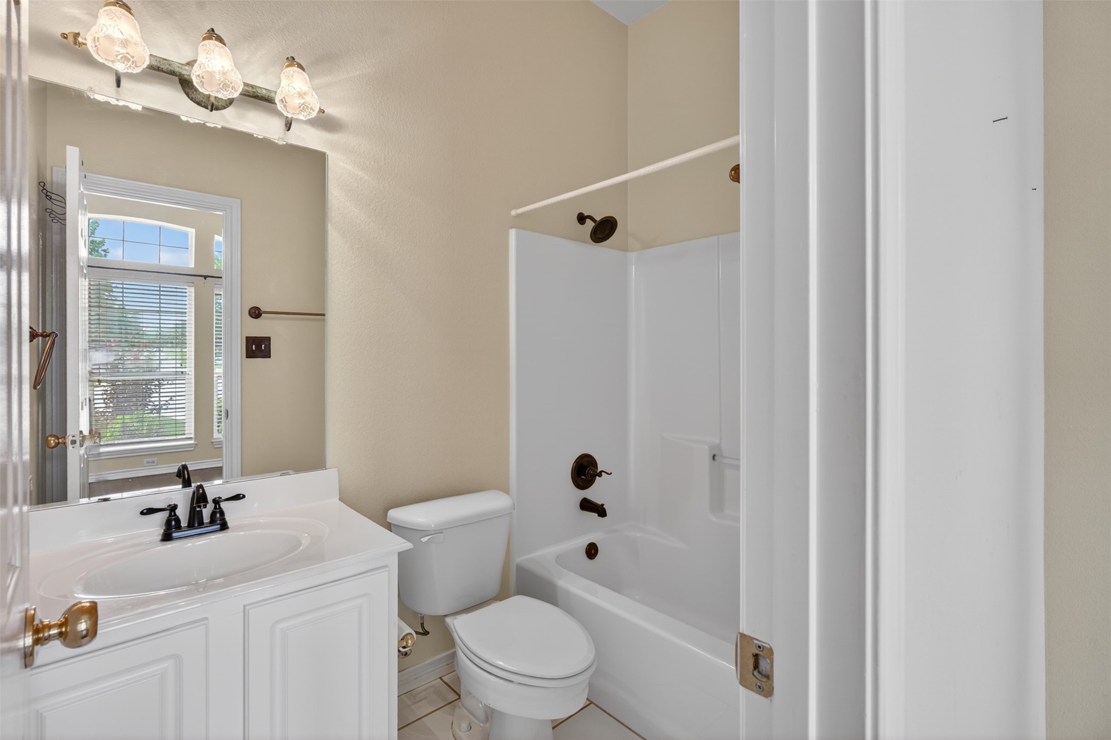 2409 Summer Court Arlington TX 76001